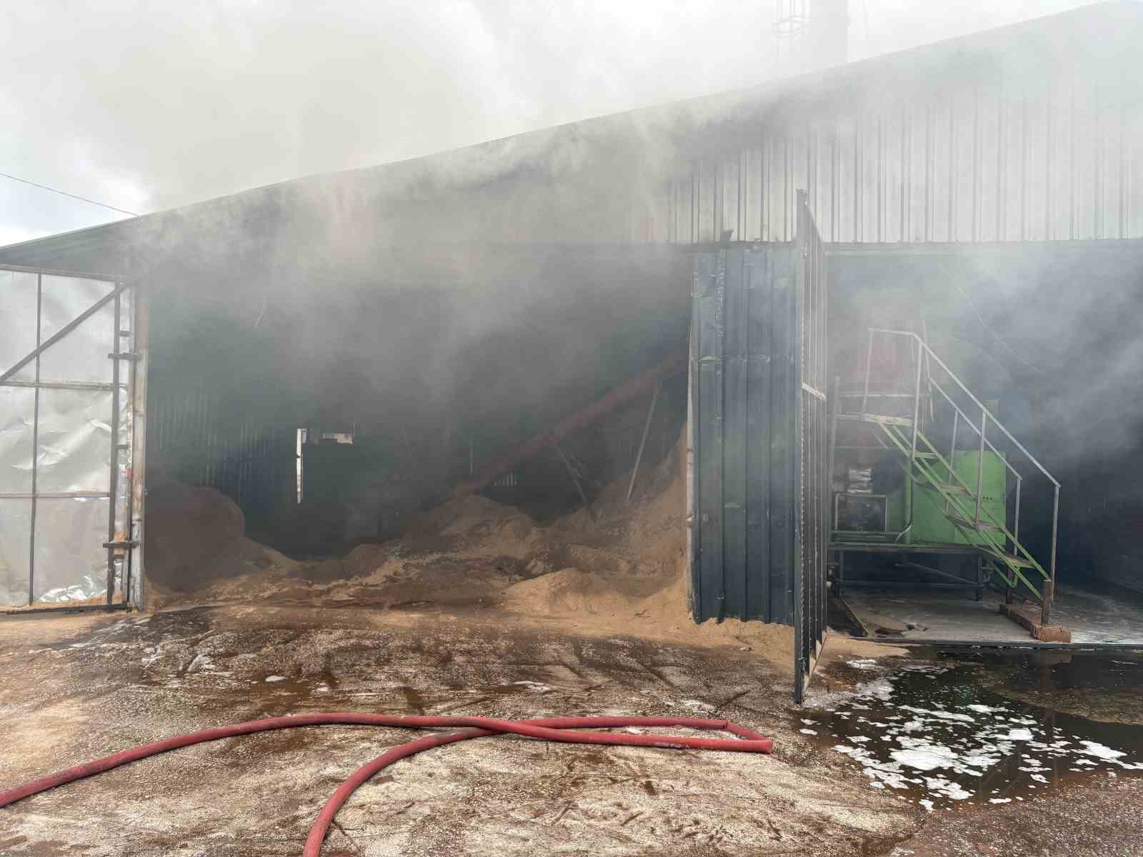 Kastamonu’da süt fabrikasının talaş silosunda çıkan yangın söndürüldü