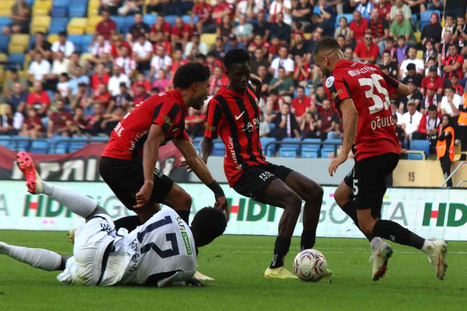 Trendyol Süper Lig: Gençlerbirliği: 1 - Kasımpaşa: 0 (İlk yarı)