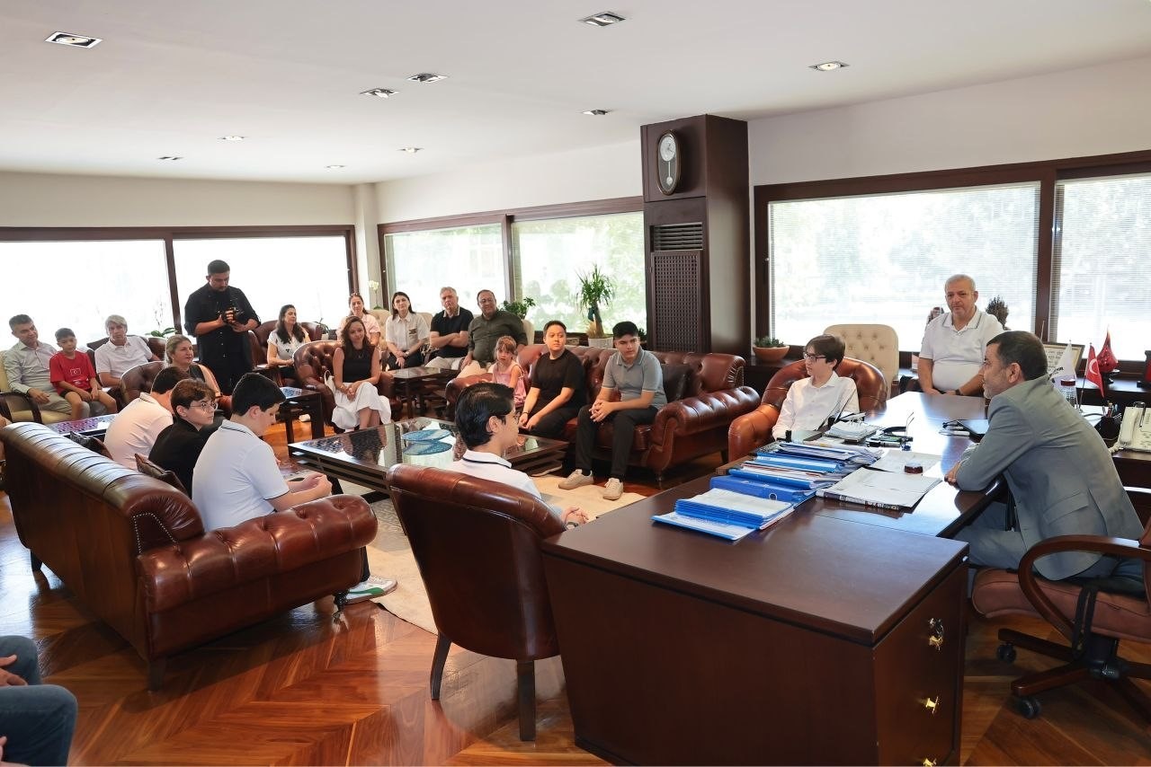 Başkan Çavuşoğlu LGS şampiyonlarını ağırladı