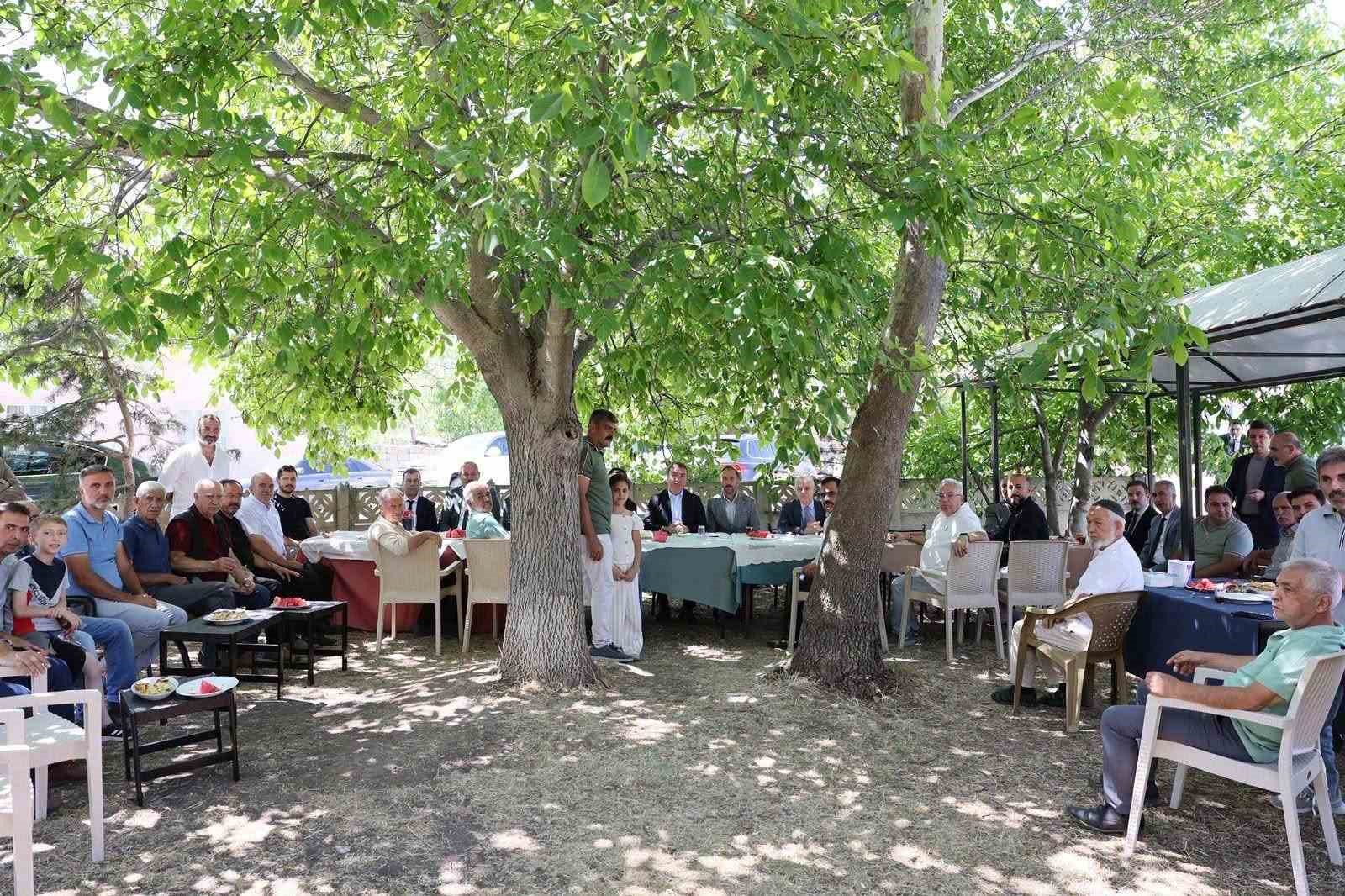 Vali Aydoğdu, &Uuml;rek k&ouml;y&uuml;nde vatandaşların taleplerini dinledi