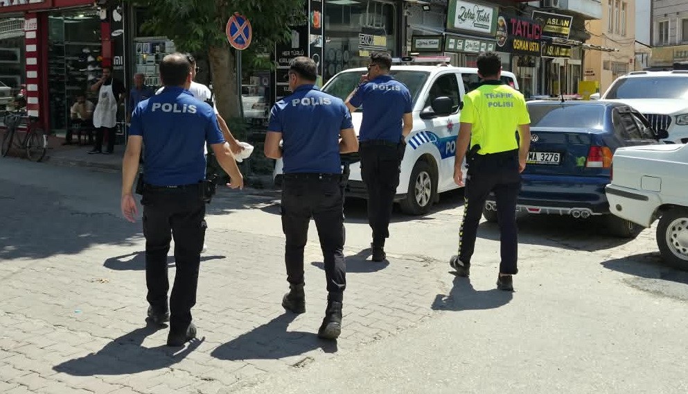 Bı&ccedil;aklı saldırıya uğrayan kişi yaralandı
