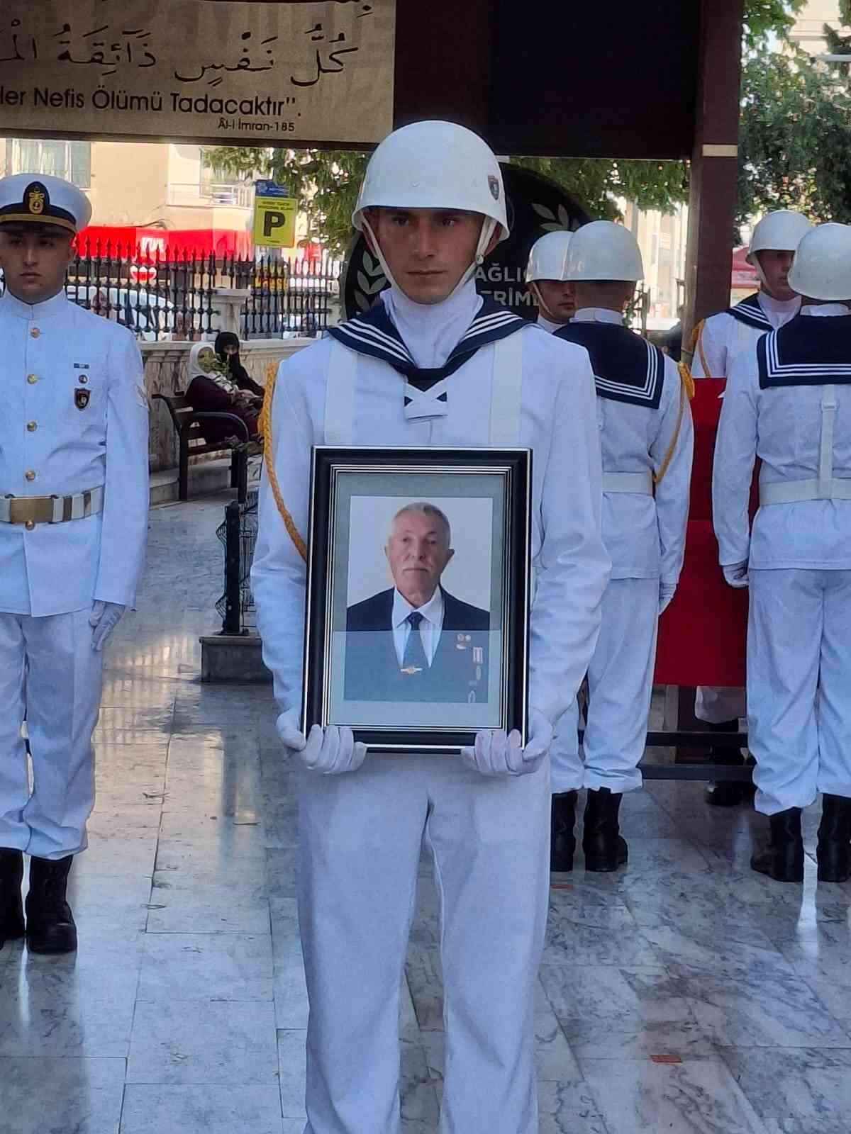 Didimli Kıbrıs Gazisi askeri t&ouml;renle son yolculuğuna uğurlandı