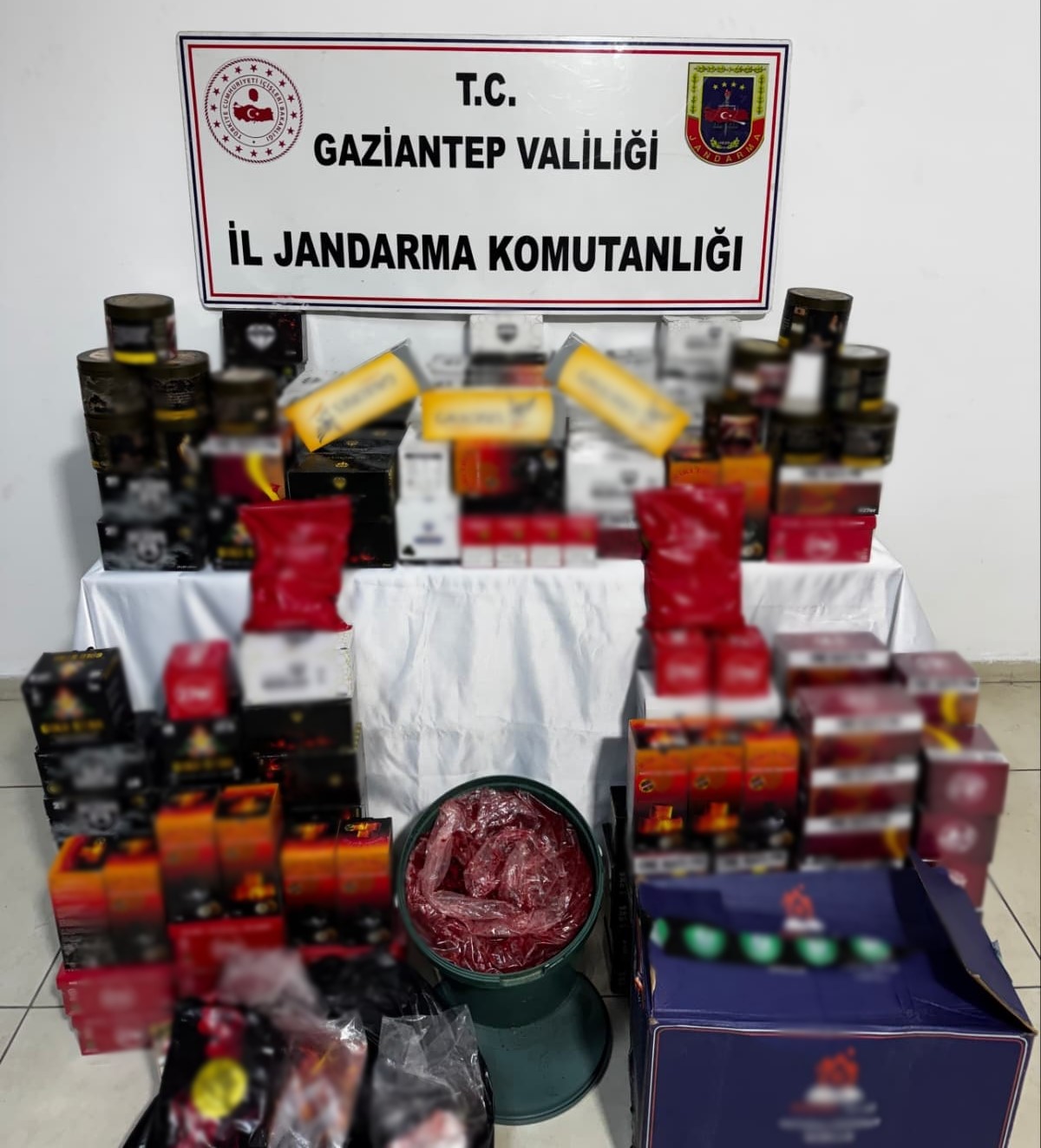 Gaziantep&rsquo;te 1,4 milyon TL değerinde ka&ccedil;ak malzeme ele ge&ccedil;irildi: 2 g&ouml;zaltı