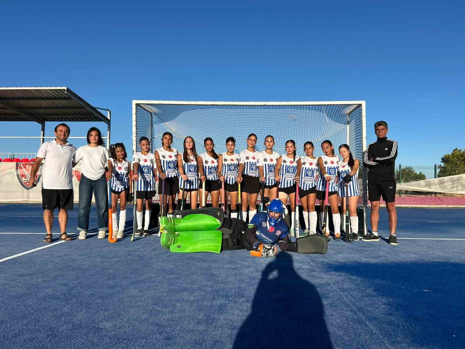 Muğla’nın U14 Kız Hokey takımı Türkiye 5’incisi oldu