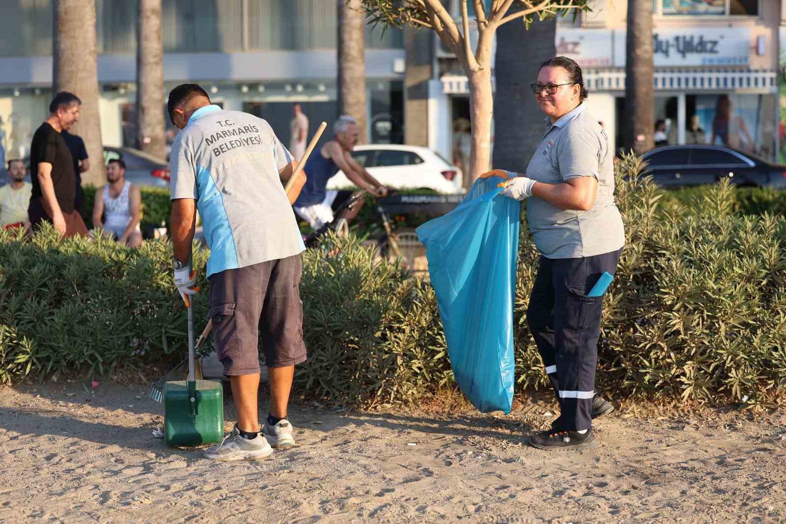 Marmaris&rsquo;te halk plajları temizleniyor