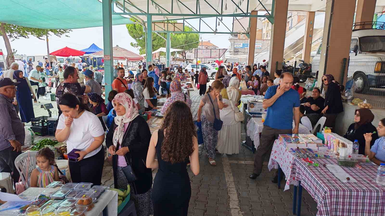 Manisa&rsquo;da minik eller &uuml;retti, "Mini Pazar"da satışa sundu