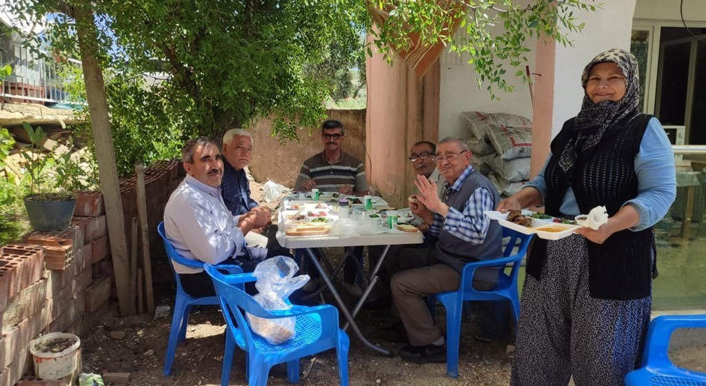 Salihli Huzurevi sakinleri doğayla buluştu