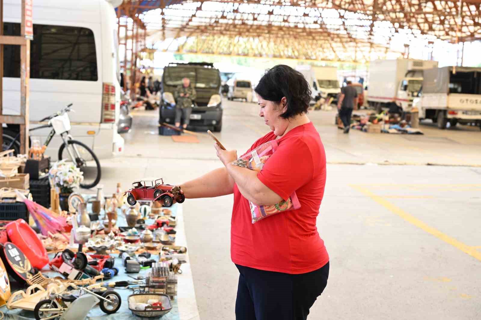 İkinci el eşya pazarı yeni yerinde vatandaşlarla buluşuyor
