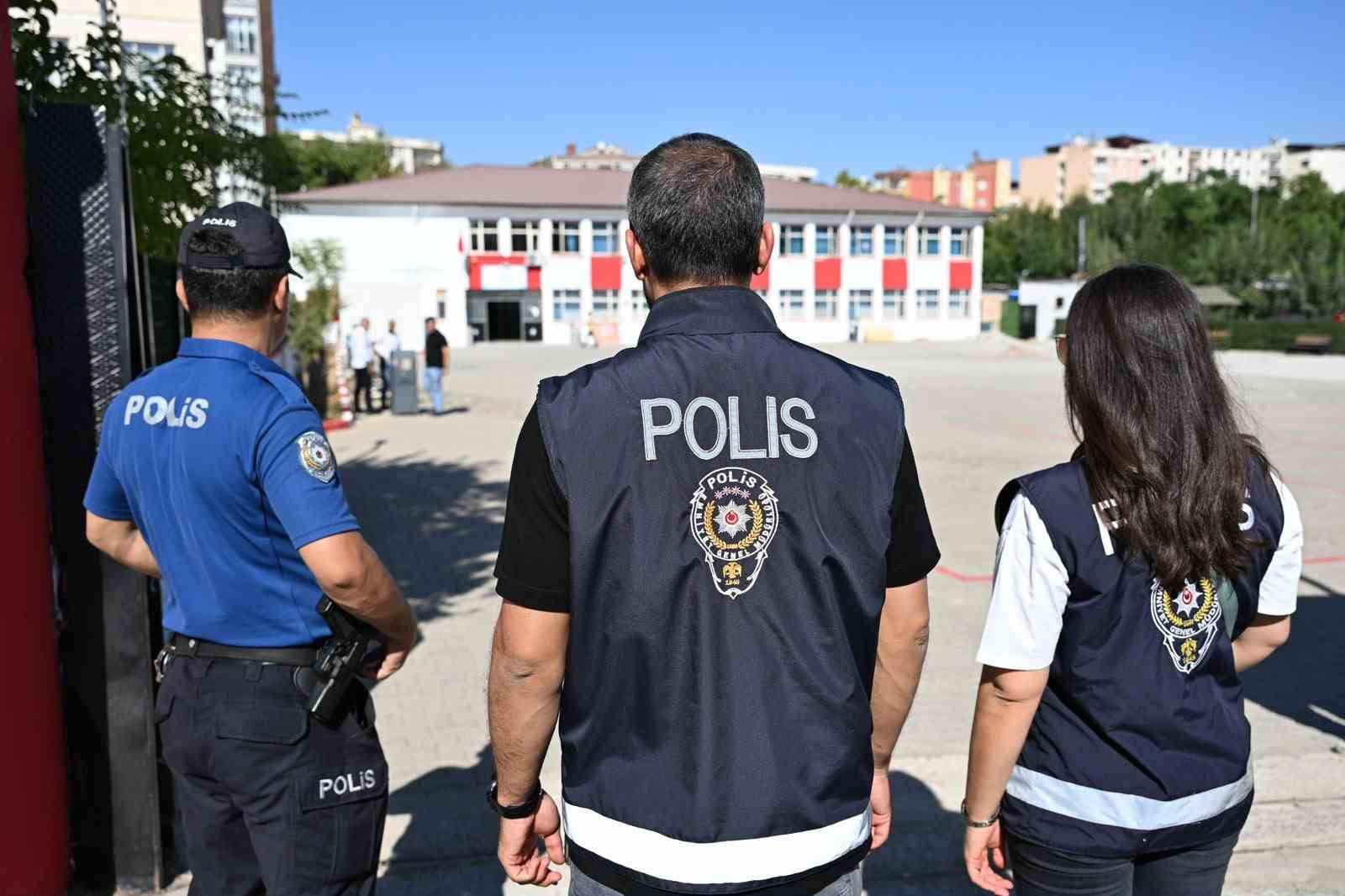 Siirt’te okul çevreleri ve servis araçlarına yönelik denetim gerçekleştirildi