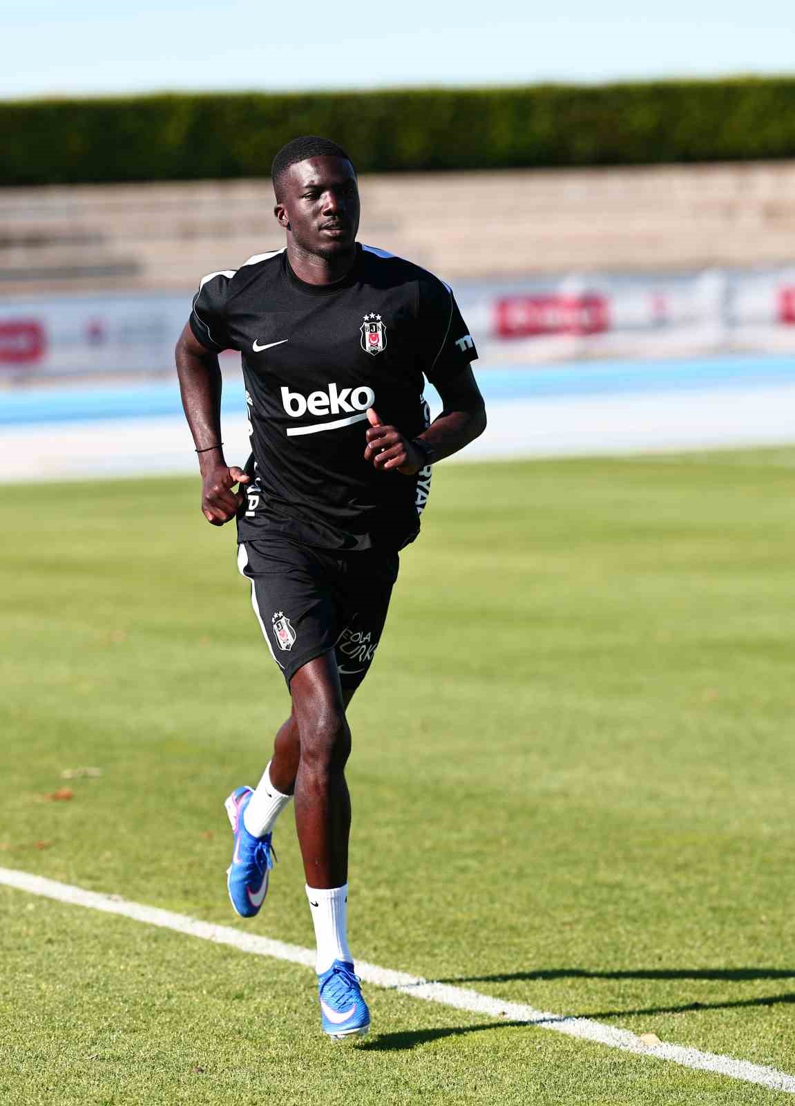 Kassoum Ouattara, Beşiktaş formasıyla ilk antrenmanına çıktı