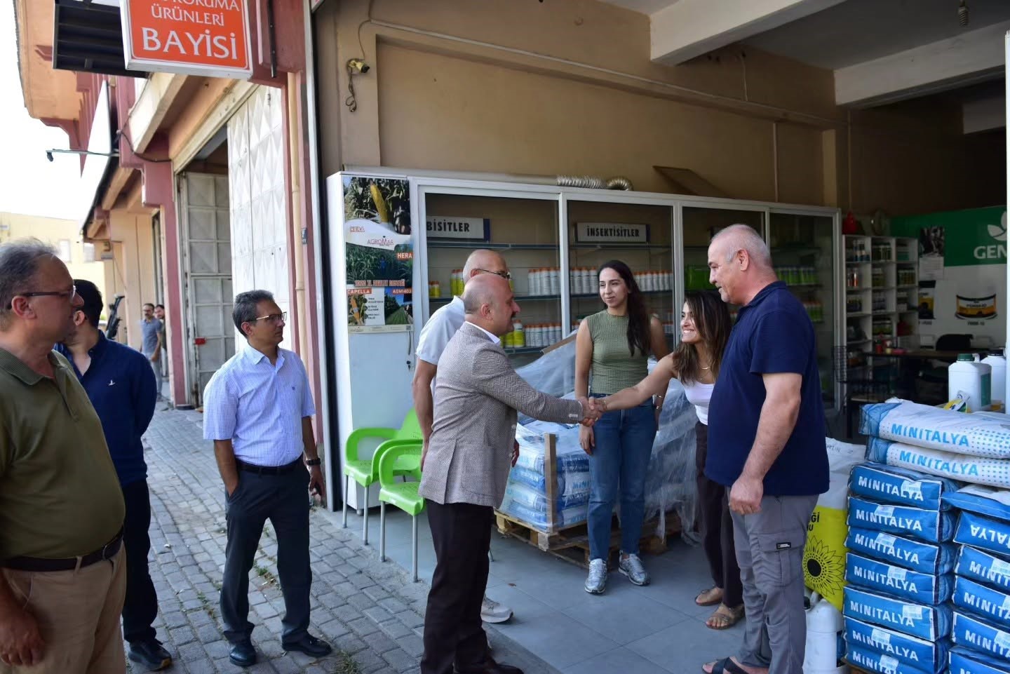 Vali Varol, Toptan Gıdacılar Çarşısı’nda esnaf ve vatandaşlarla buluştu