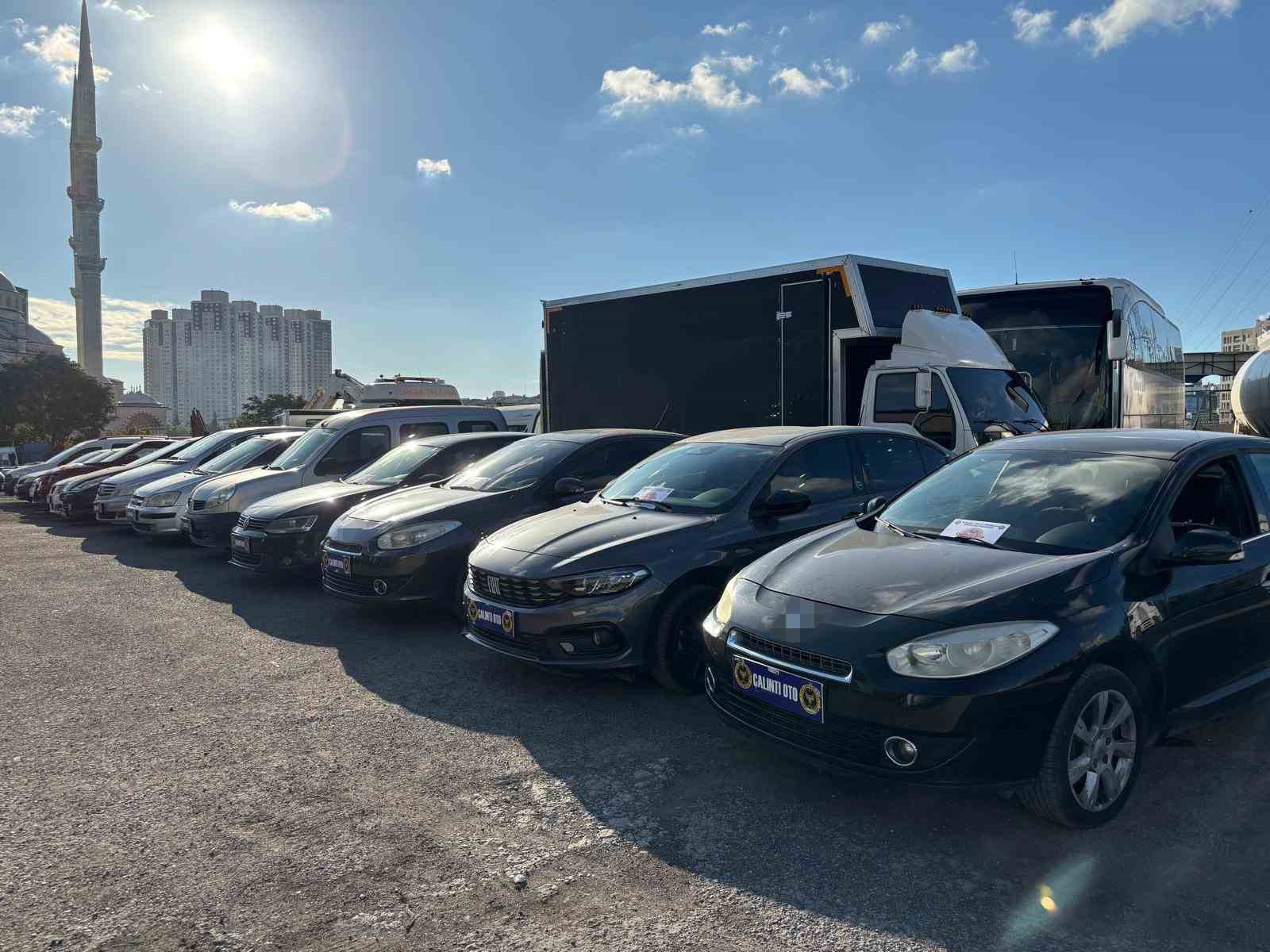 İstanbul’da 3 ilçede oto hırsızlığı yapan şüpheliler yakalandı