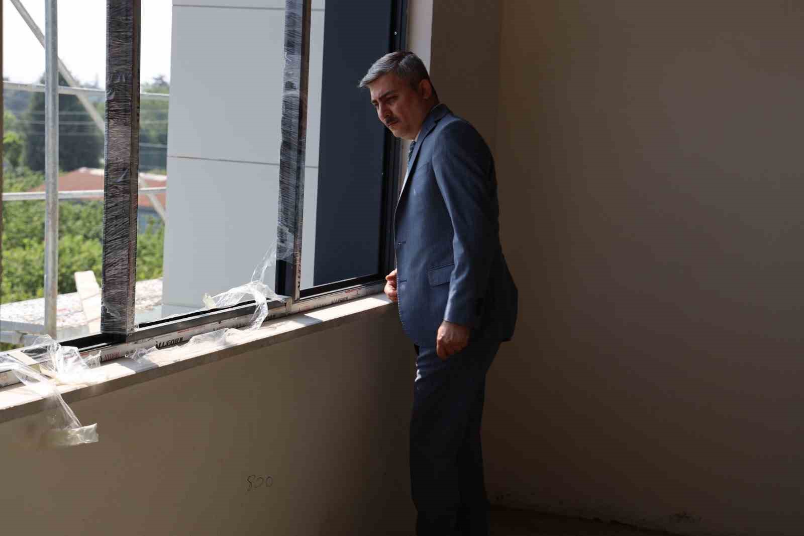 Turgut Özal Anadolu Lisesi inşaatında inceleme