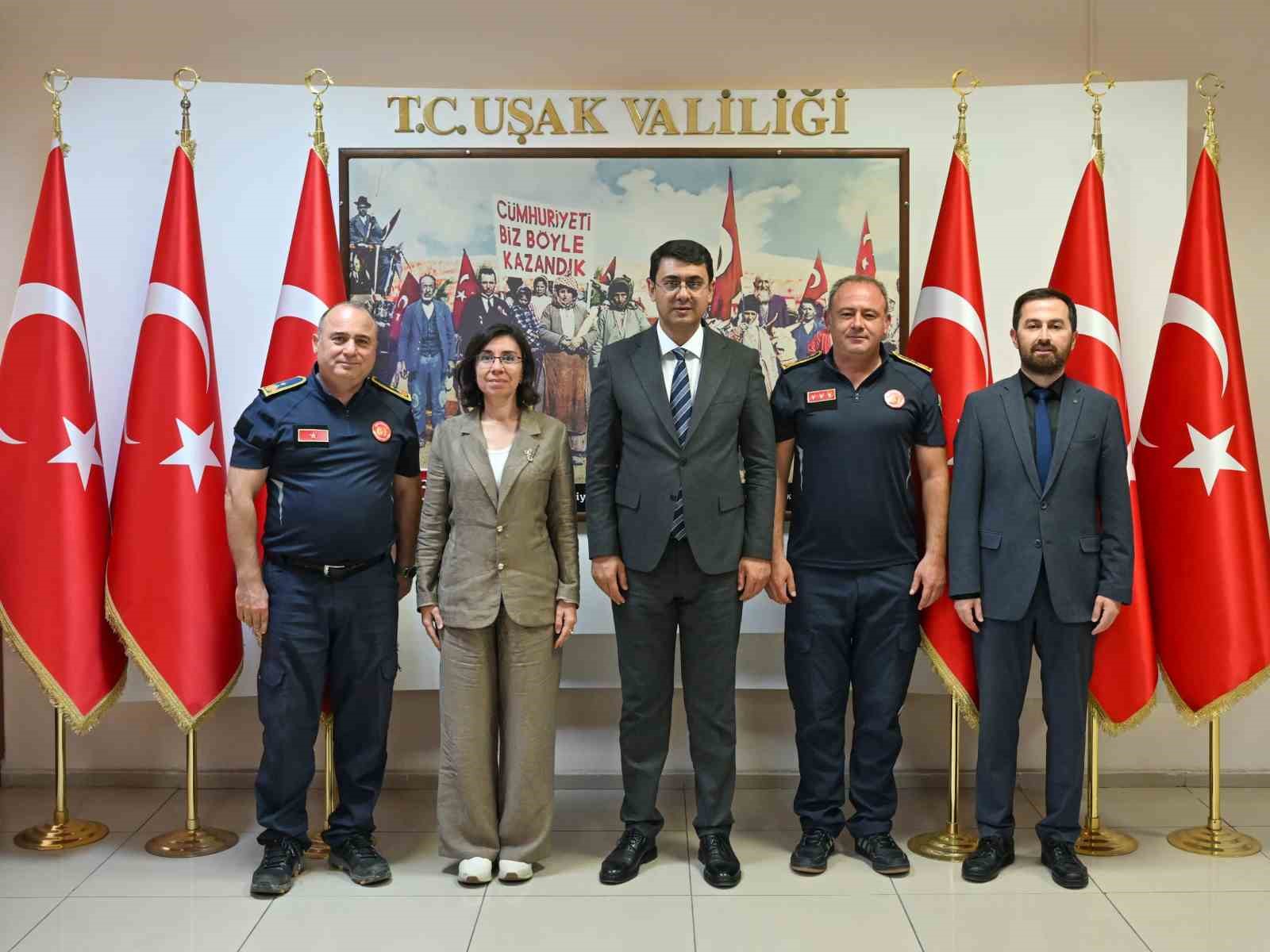Vali Kartal, İtfaiyecilik Haftasında itfaiyecilerle buluştu