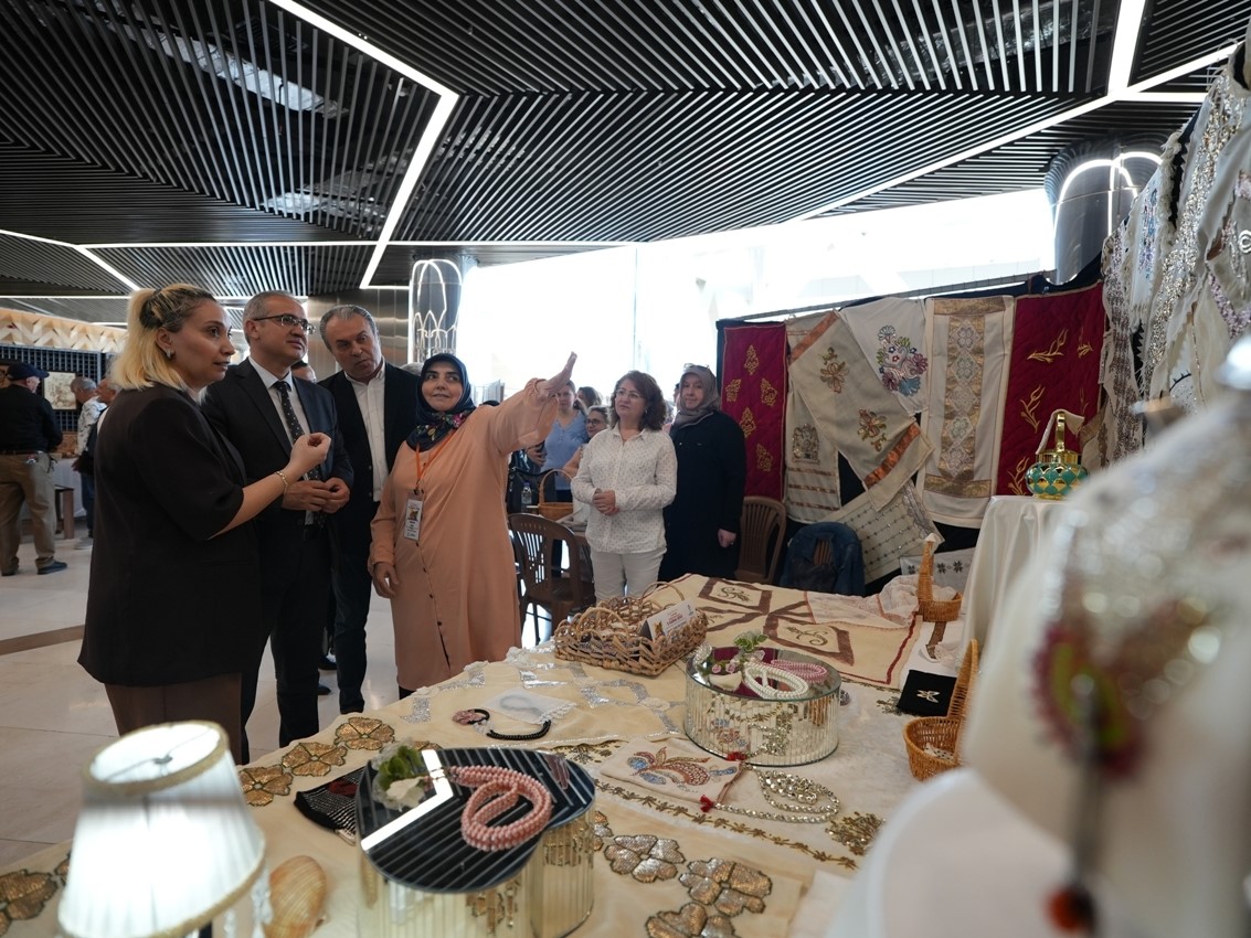 Denizli’de el sanatları kursiyerlerinin el emeği eserleri görücüye çıktı