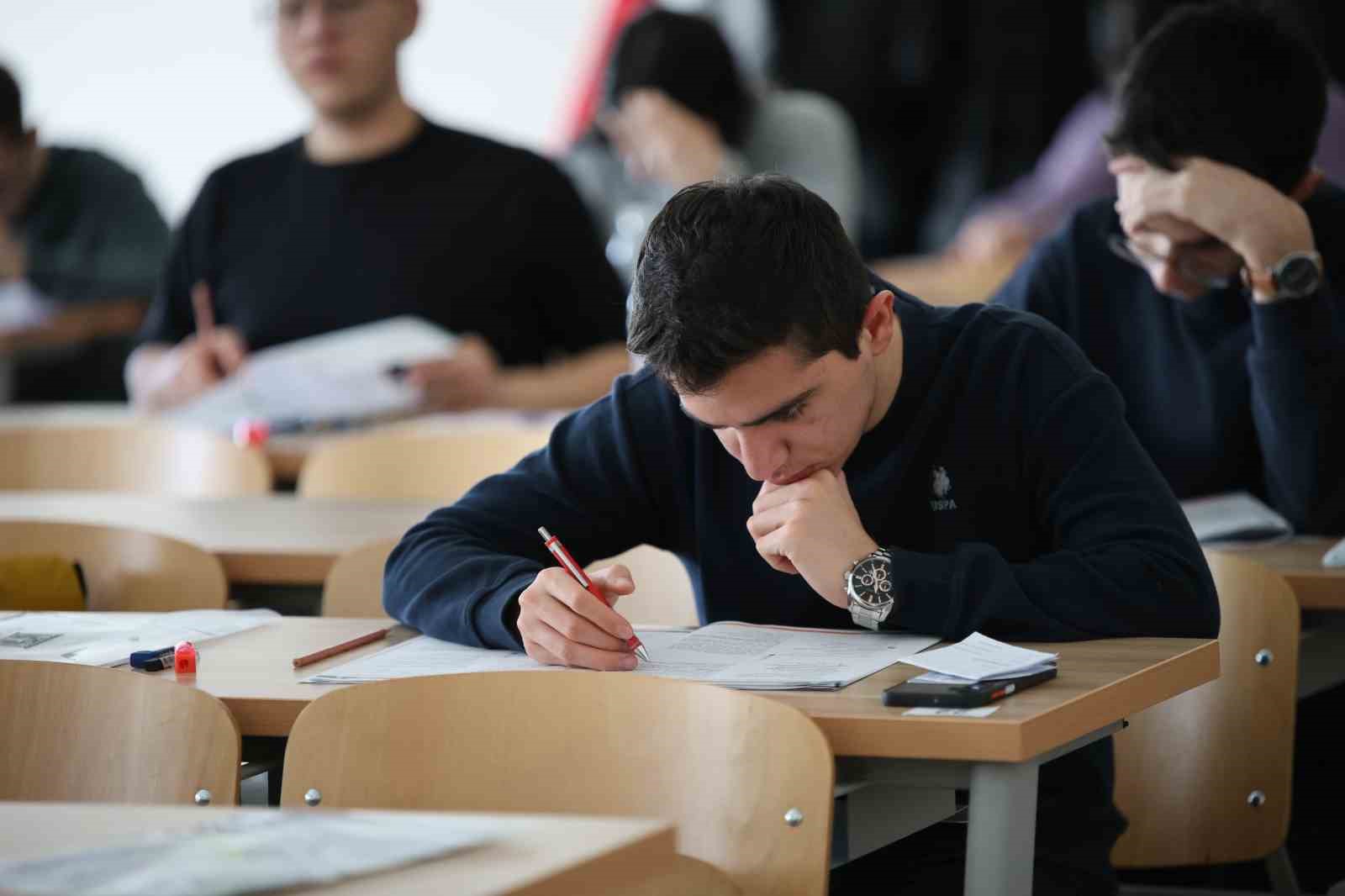 YKS adaylarına ücretsiz prova fırsatı: Dereceye girenlere ödül verilecek