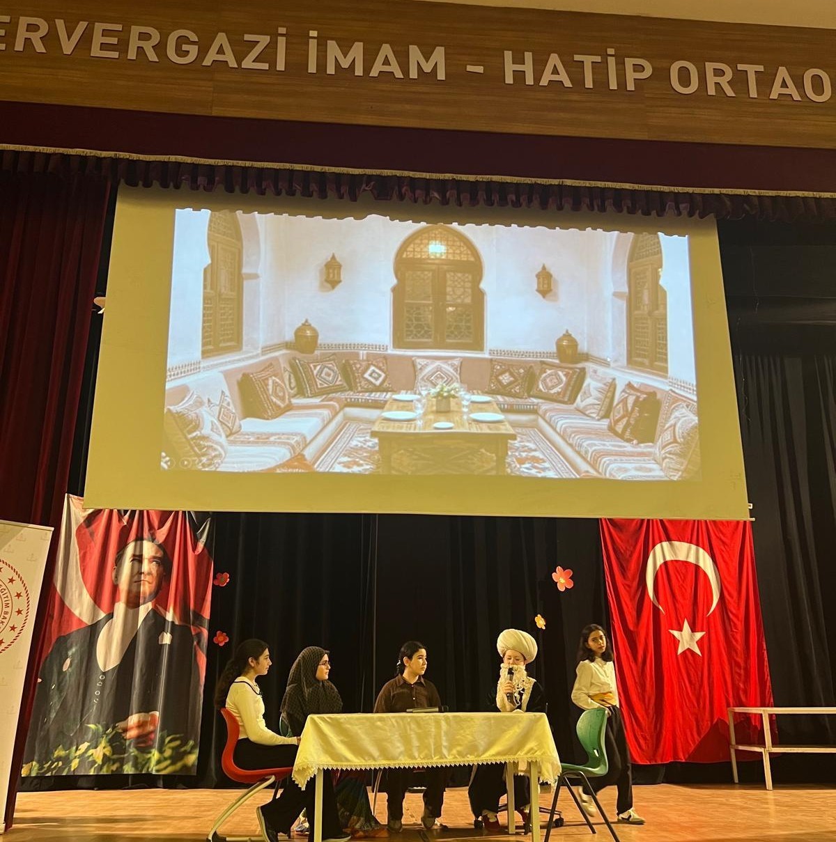 Gençler İngilizceyi sanatla buluşturdu