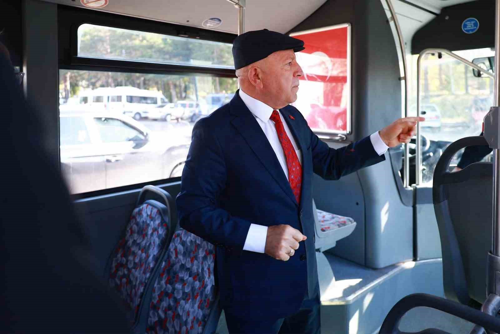 Başkan Sekmen halk otob&uuml;s&uuml; şof&ouml;rleriyle bir araya geldi