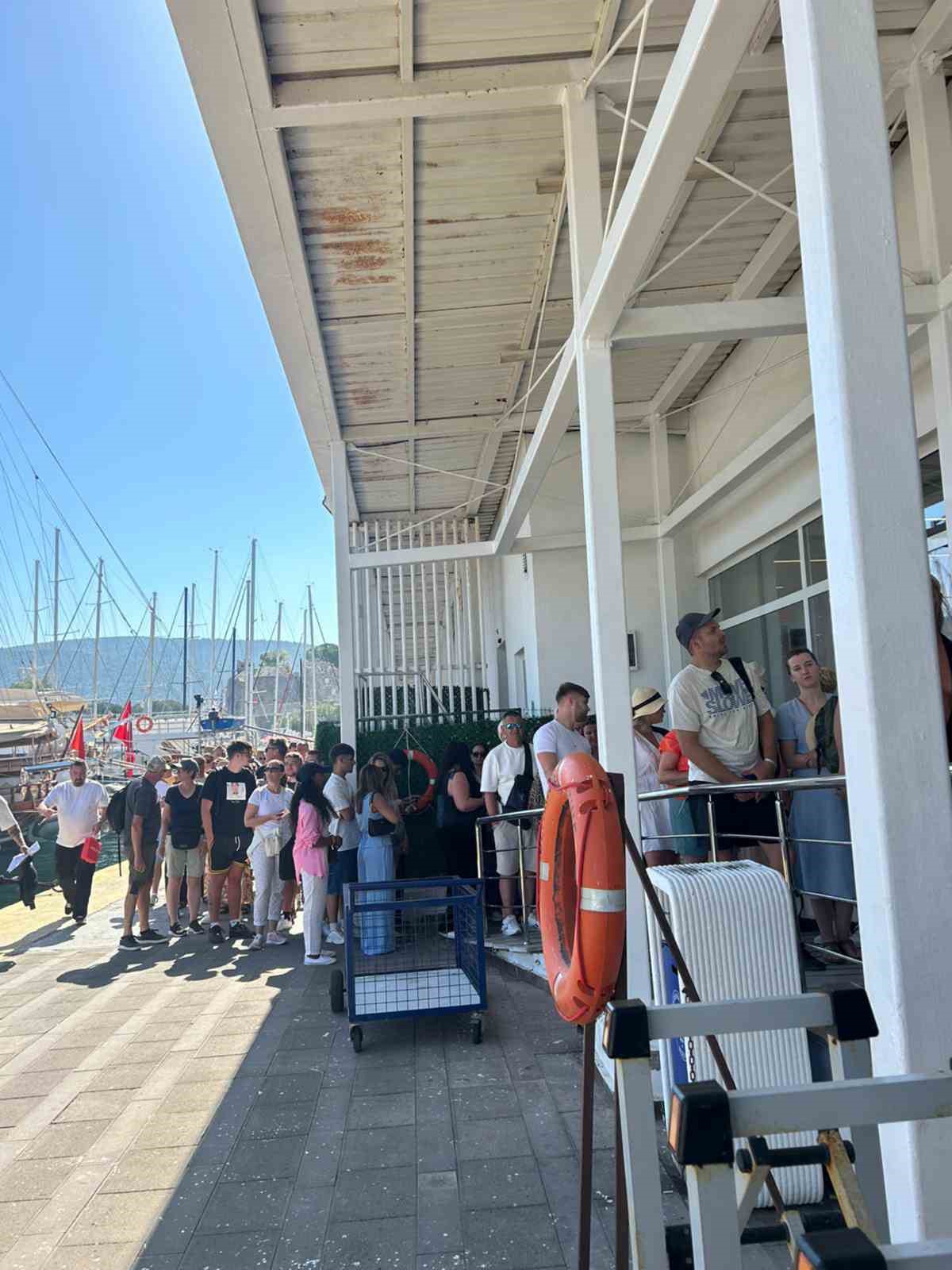 Bodrum limanı deniz hudut kapısında 24 saat kesintisiz hizmet