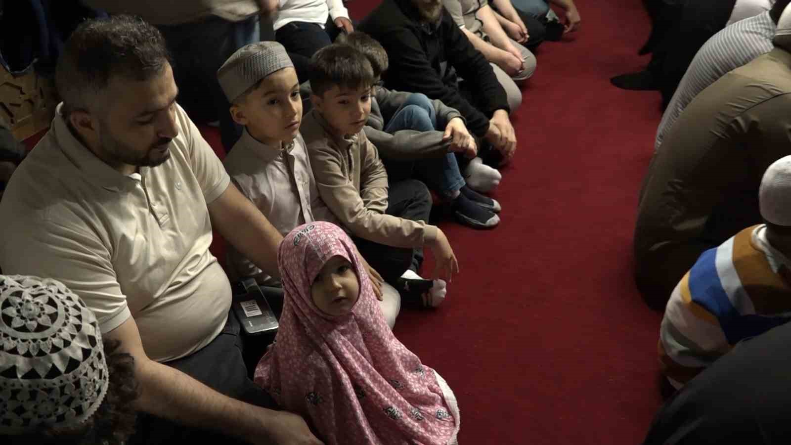 Bursa&rsquo;da bayram coşkusu tarihi camilerde yaşandı