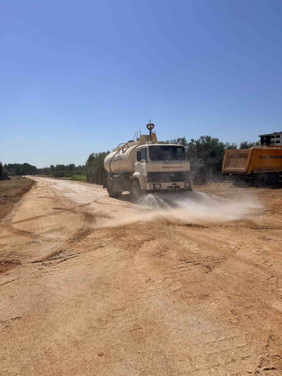 Kepez’den Demirel Mahallesi’nde 5 bin 170 metrelik sathi asfalt çalışması