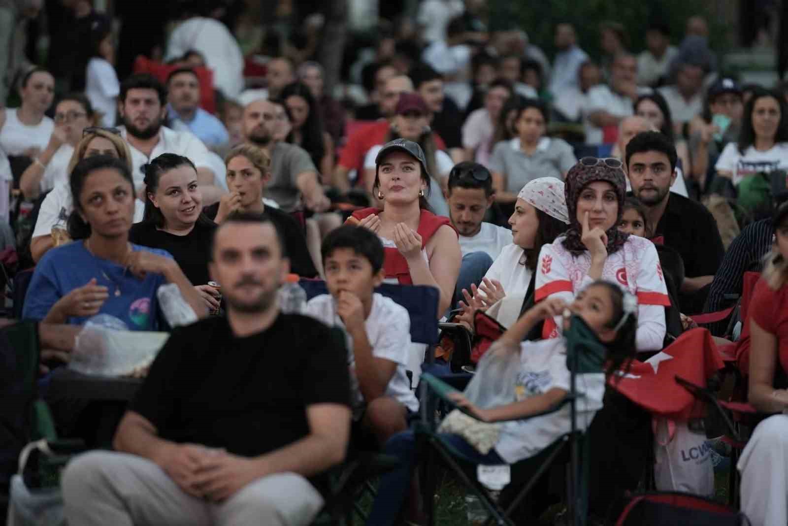 A Milli Kadın Voleybol Takımı&rsquo;nın, Avrupa şampiyonluğu D&uuml;zce&rsquo;de meydanda izlendi