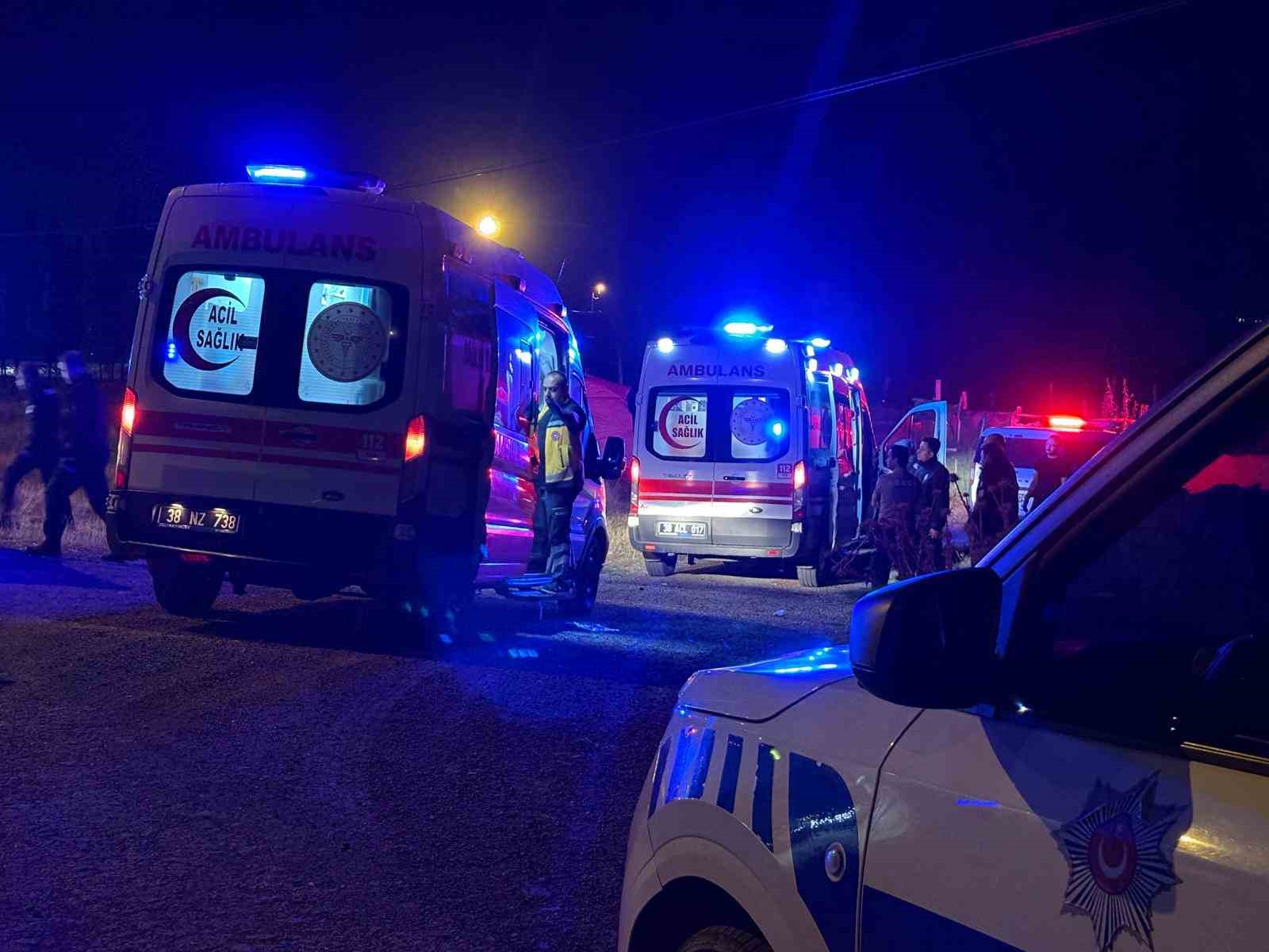 Kayseri&rsquo;de ağabey-kardeş arası bı&ccedil;aklı kavga: 2 yaralı