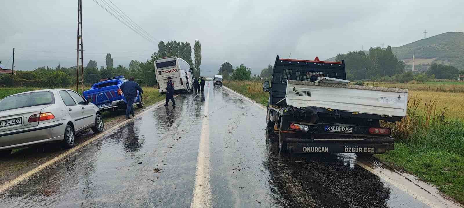Tokat’ta otobüs kazası: 1’i ağır 2 yaralı
