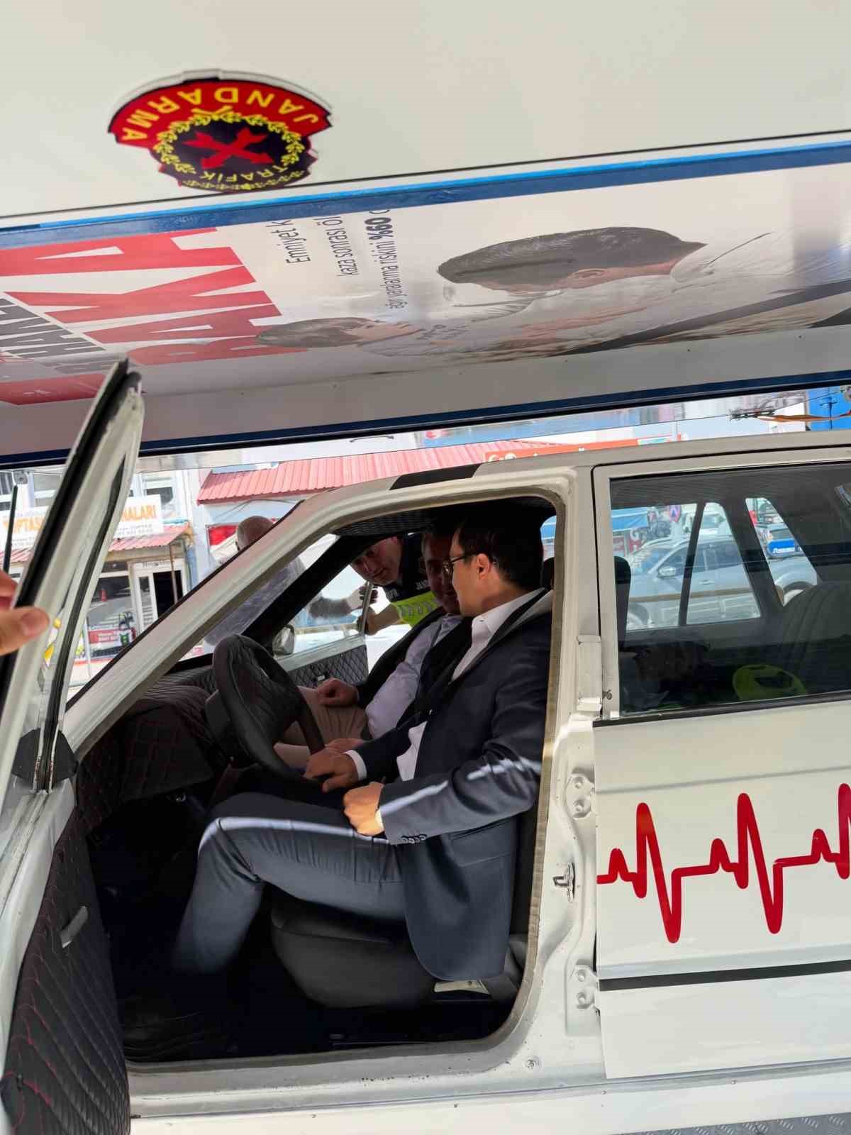 Kars’ta takla simülasyonu gerçeği aratmadı: Emniyet kemeri hayat kurtarır