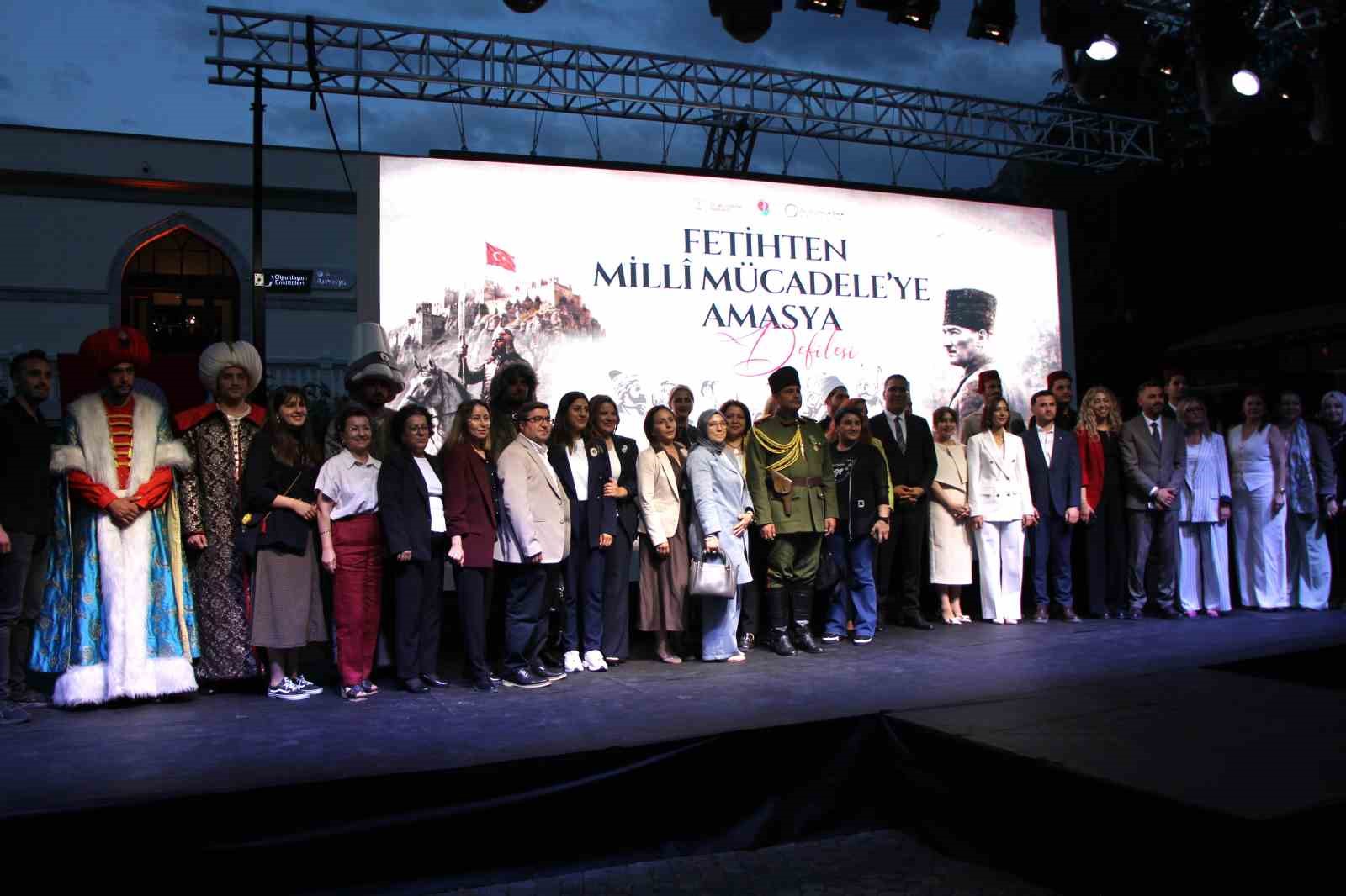 Bin yıllık kıyafetler defilede: "Fetihten Milli Mücadeleye Amasya"