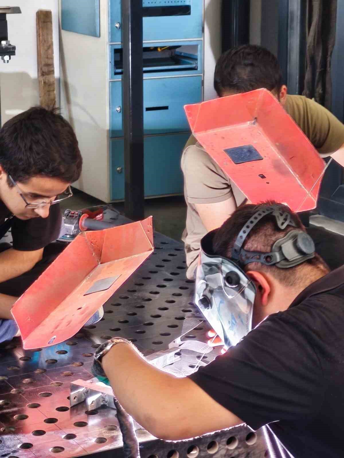 DOSTEK Koleji, TEKNOFEST Elektrikli Araç Yarışları’nda finale yükseldi
