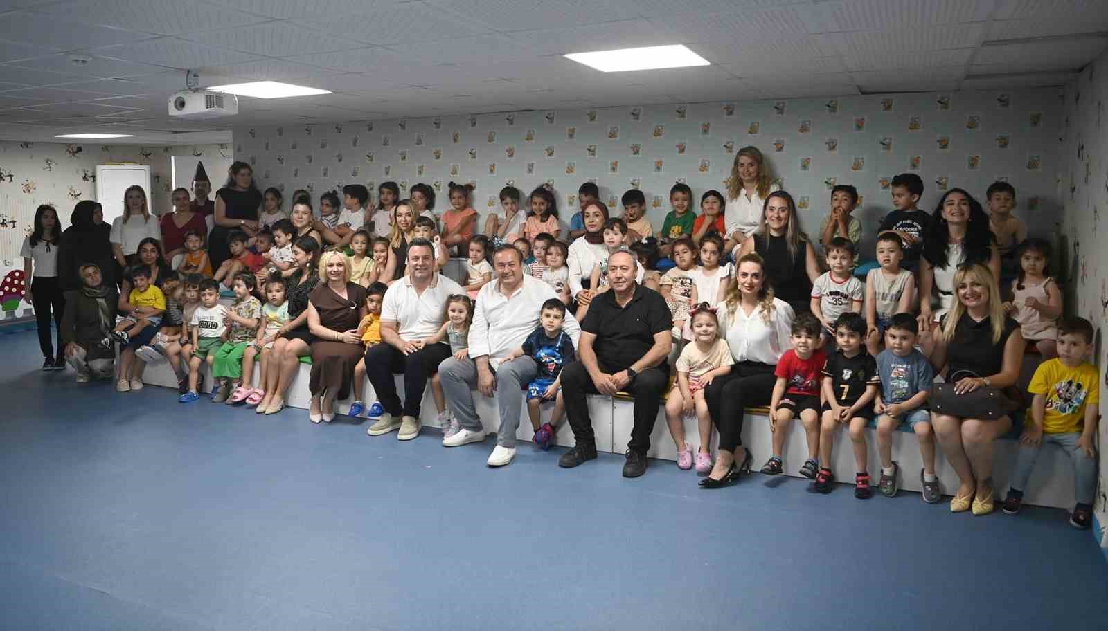 Kuşadası’ndaki Çocuk Gelişim Merkezi ailelerin yükünü hafifletiyor