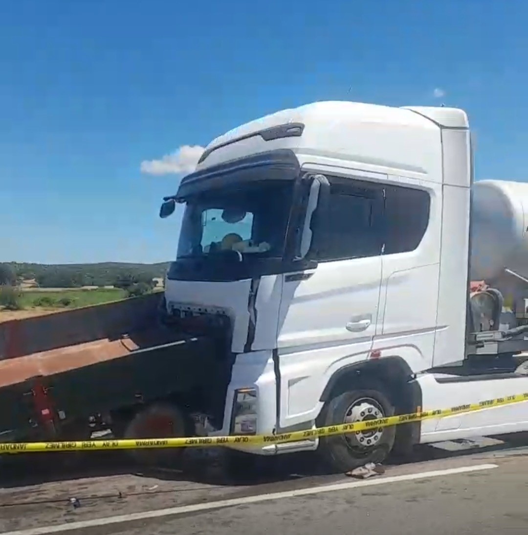 Kırklareli’nde tırın çarptığı traktörün sürücüsü hayatını kaybetti