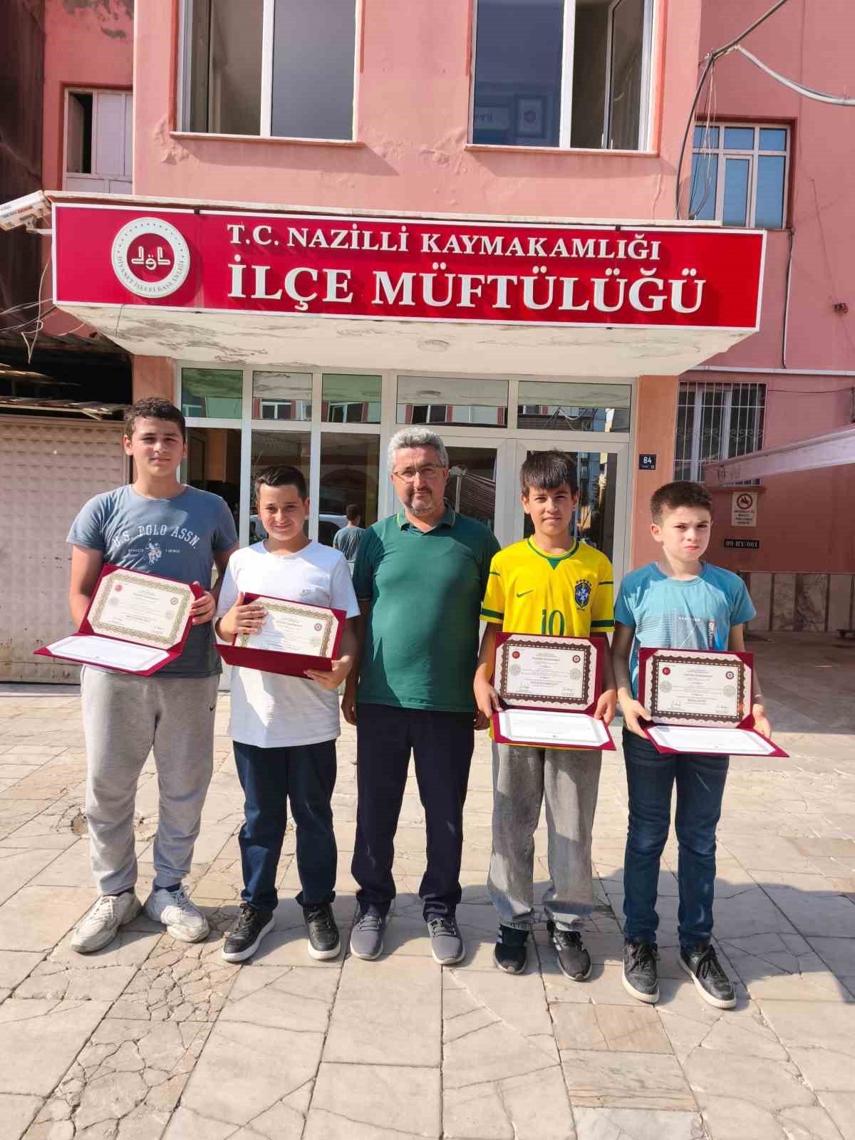 Nazilli&rsquo;de hafızlığını tamamlayan &ouml;ğrencilere belgeleri verildi