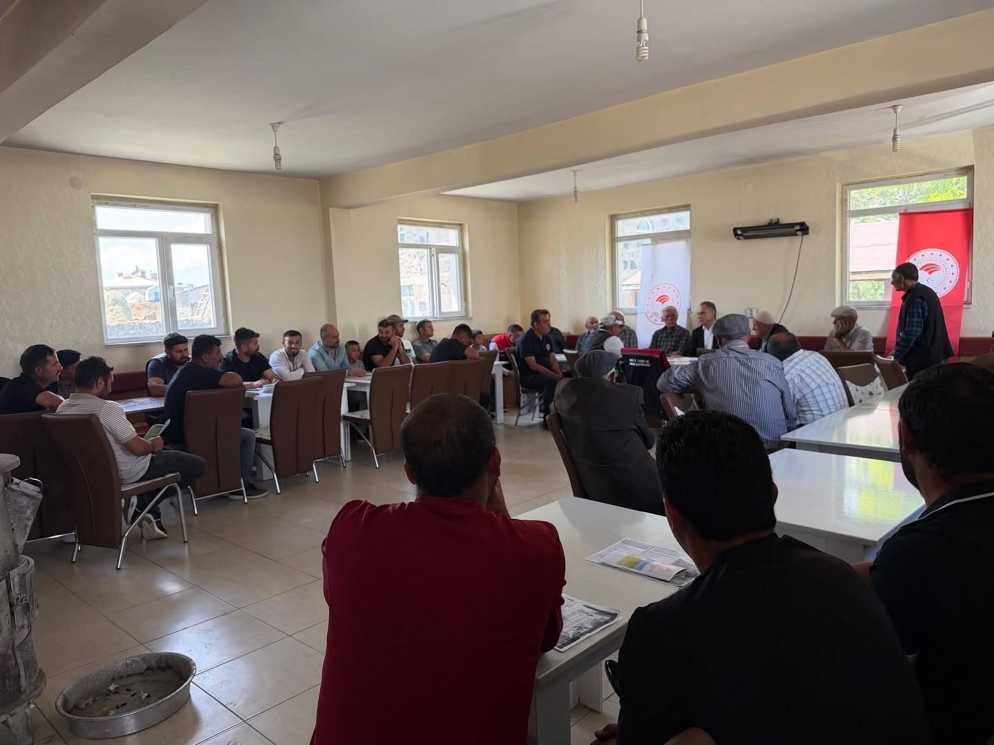 Tarım ve Orman M&uuml;d&uuml;r&uuml; Enver Aydın &uuml;reticilerle buluştu