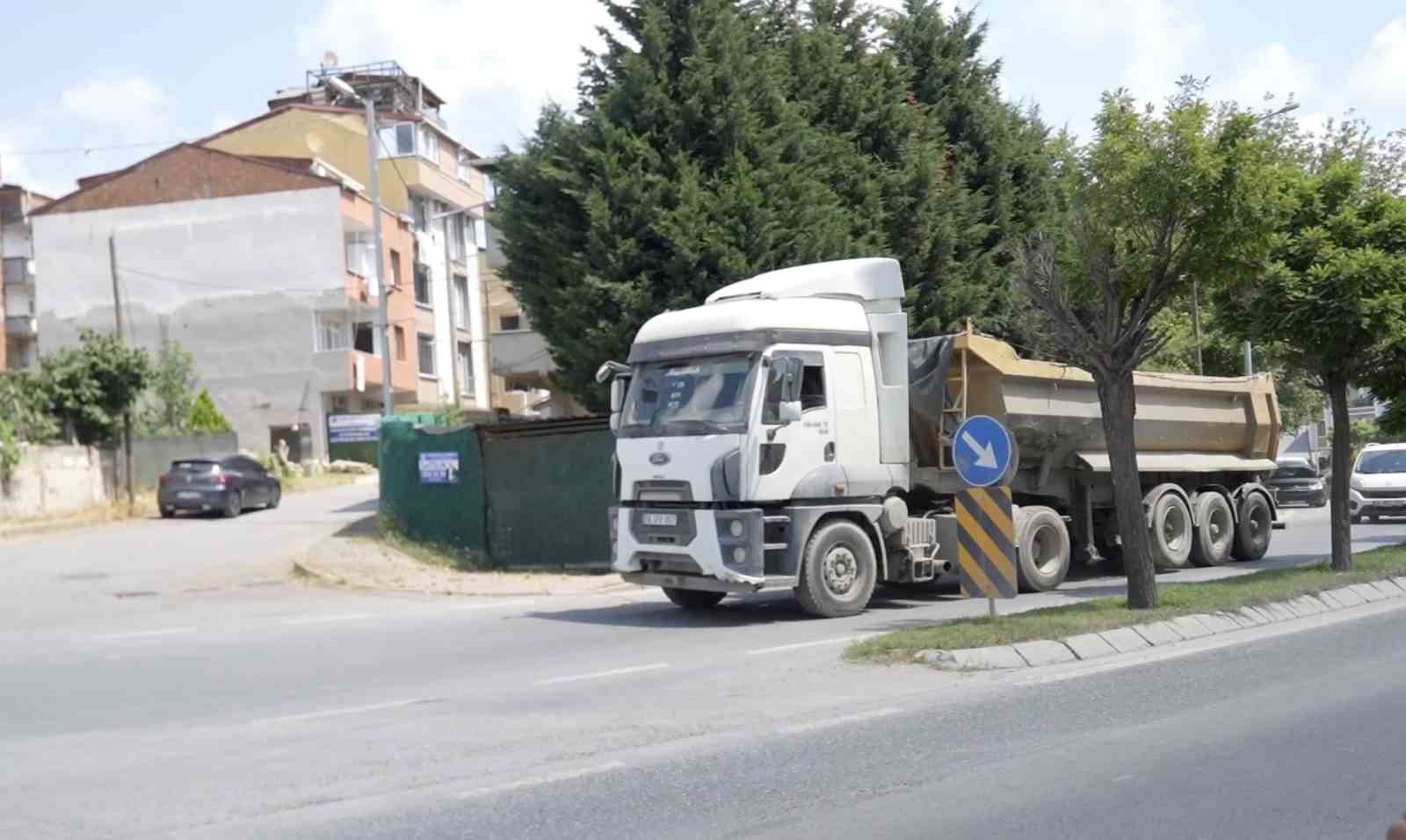 Mahalle sakinlerinden hafriyat kamyonu tepkisi: "Çocuklarımız tehlike altında"