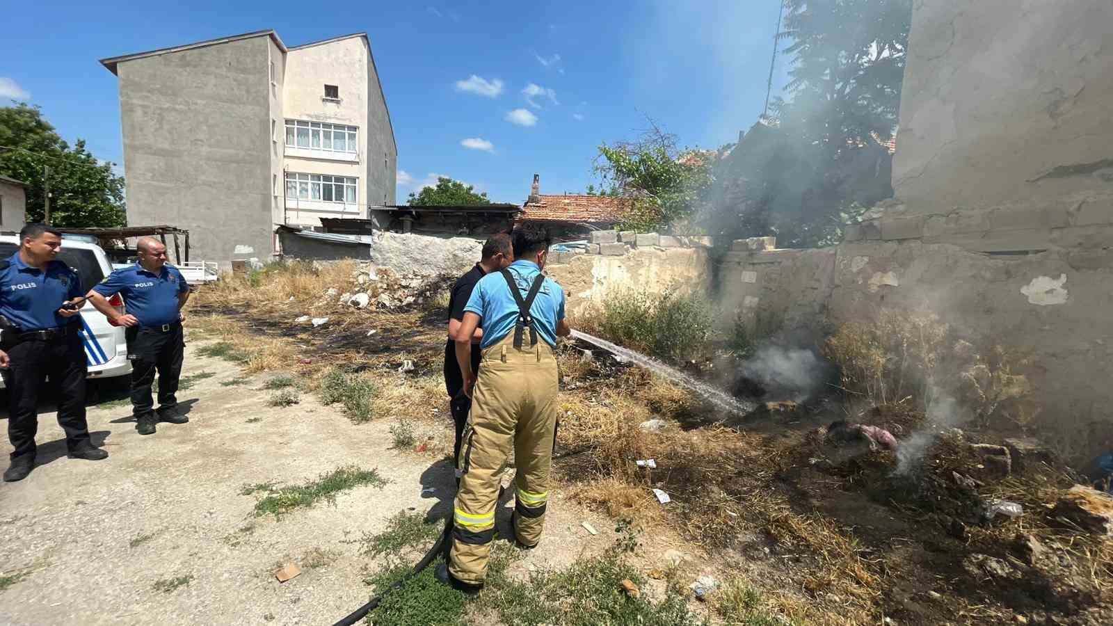 Çöp konteynerinde çıkan yangın korkuttu