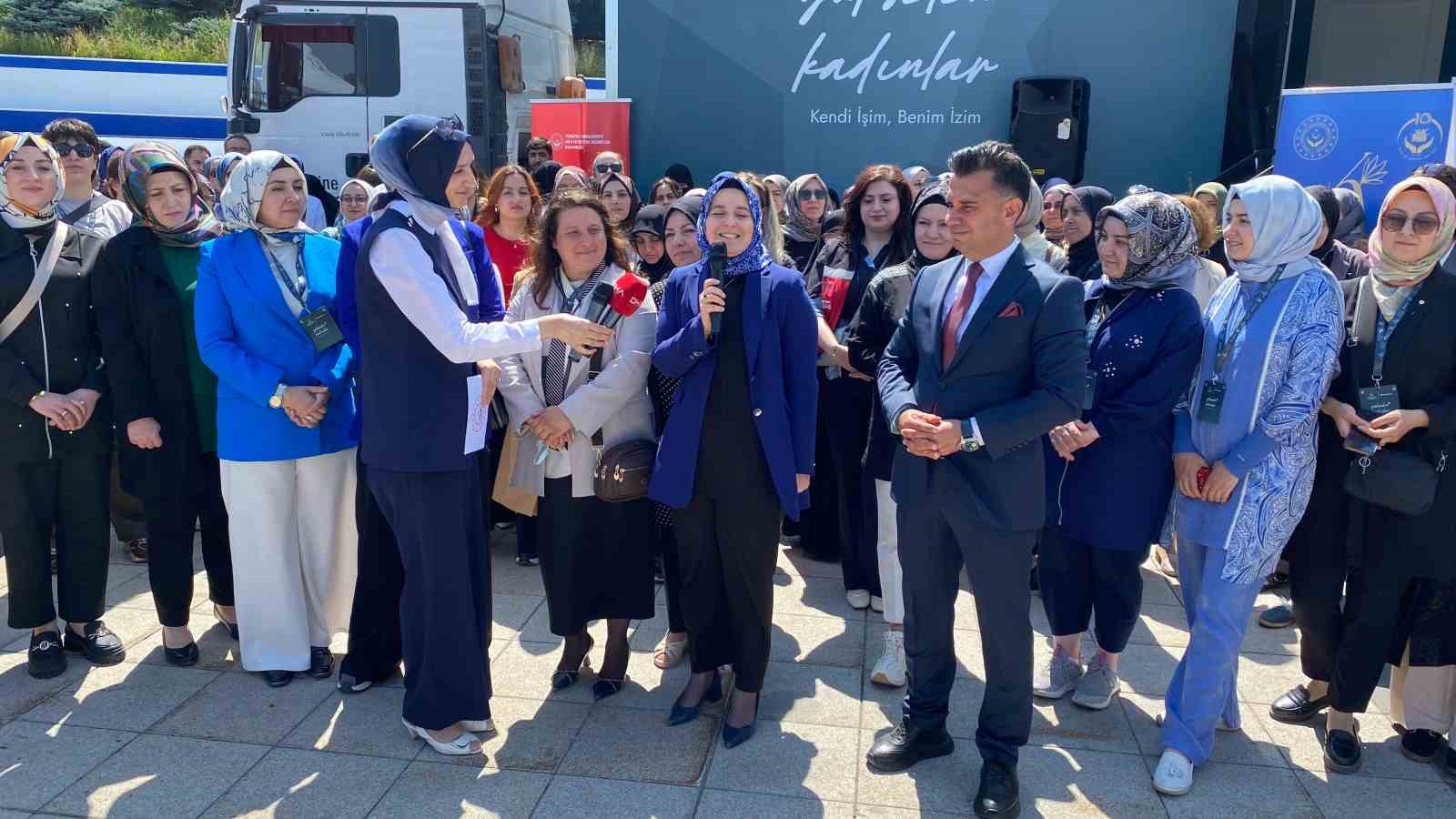 Yükselen Kadınlar Girişimcilik Eğitim Tırı Erzurum’da kadınlarla buluştu