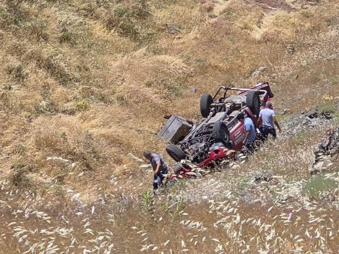 Yangın ilk m&uuml;dahale aracı u&ccedil;uruma yuvarlandı: iş&ccedil;iler atlayarak kurtuldu