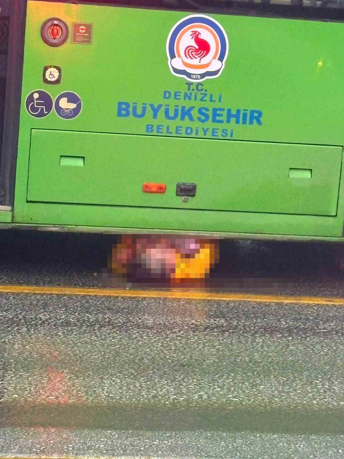 Devrilen motosiklet sürücüsü otobüsün altında kaldı: 1 ölü