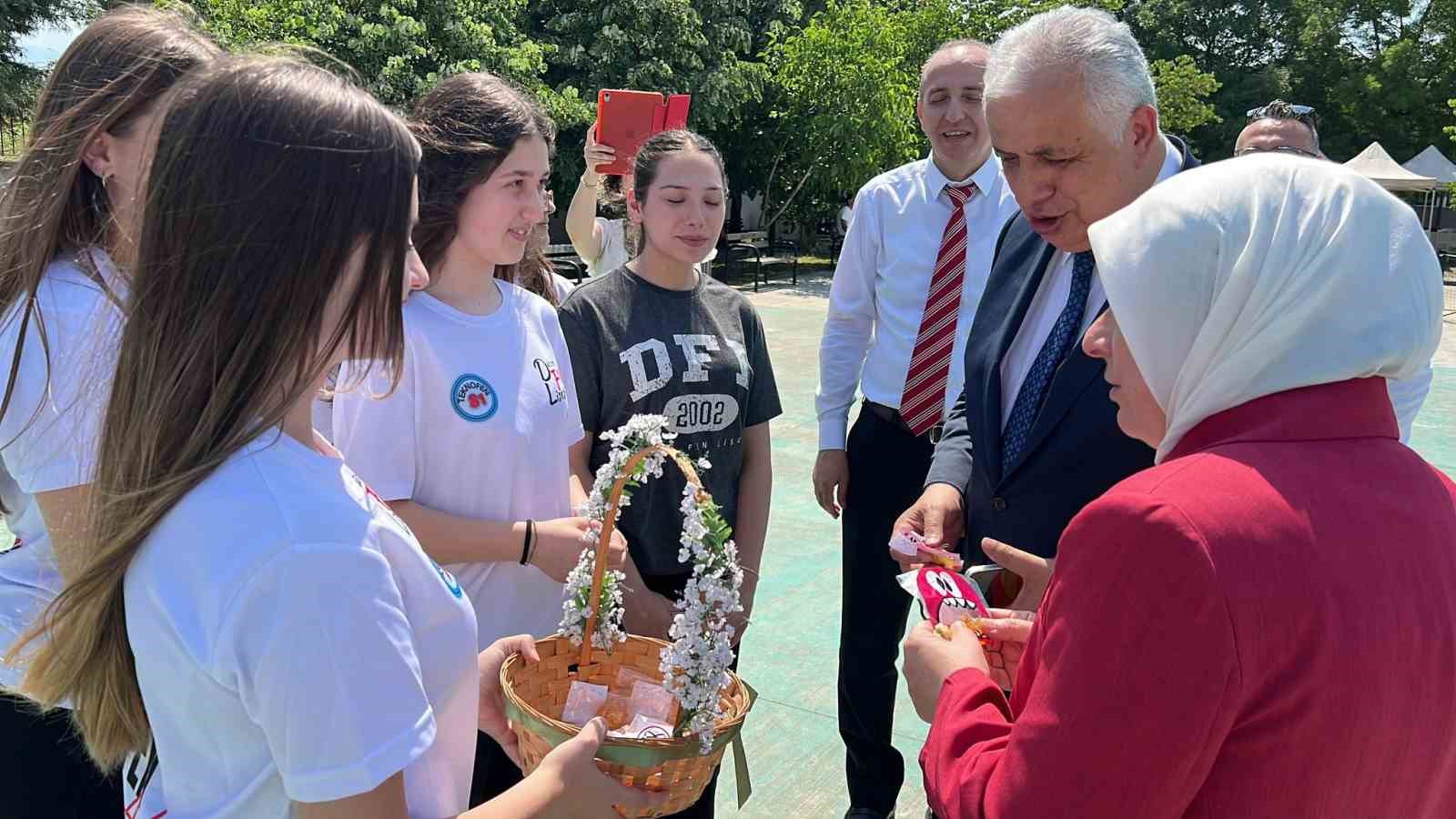 Düzce’de öğrencilerin bilim ve sanat projeleri görücüye çıktı