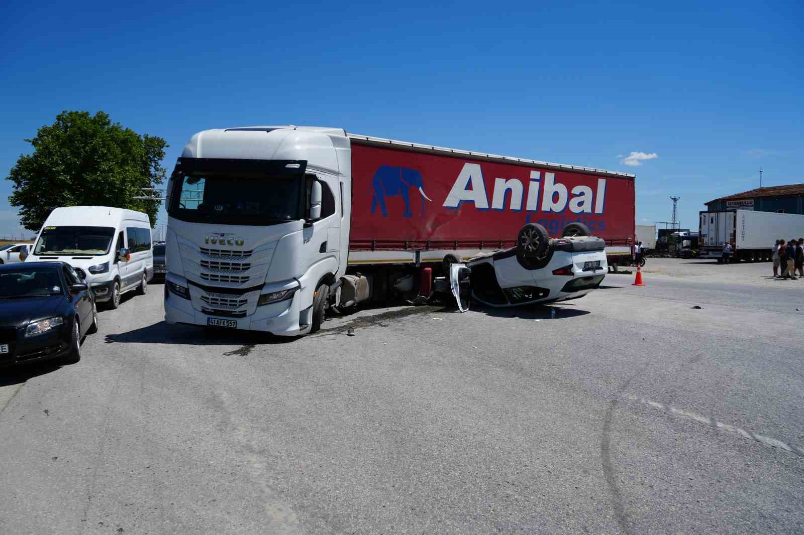 Kapıkule yolunda SUV araç ile tır çarpıştı: 2’si ağır 3 yaralı