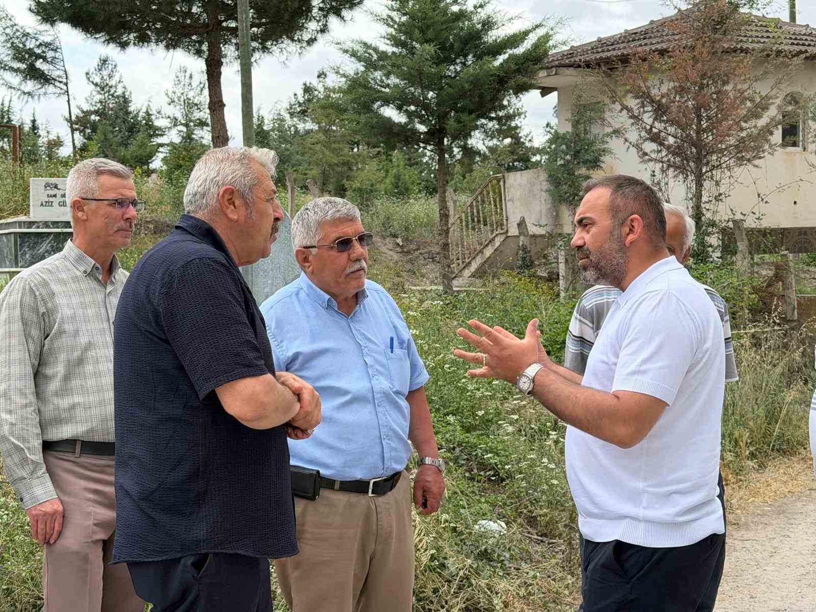 Kırsal mahallenin 40 yıllık asfalt hasreti sona erdi