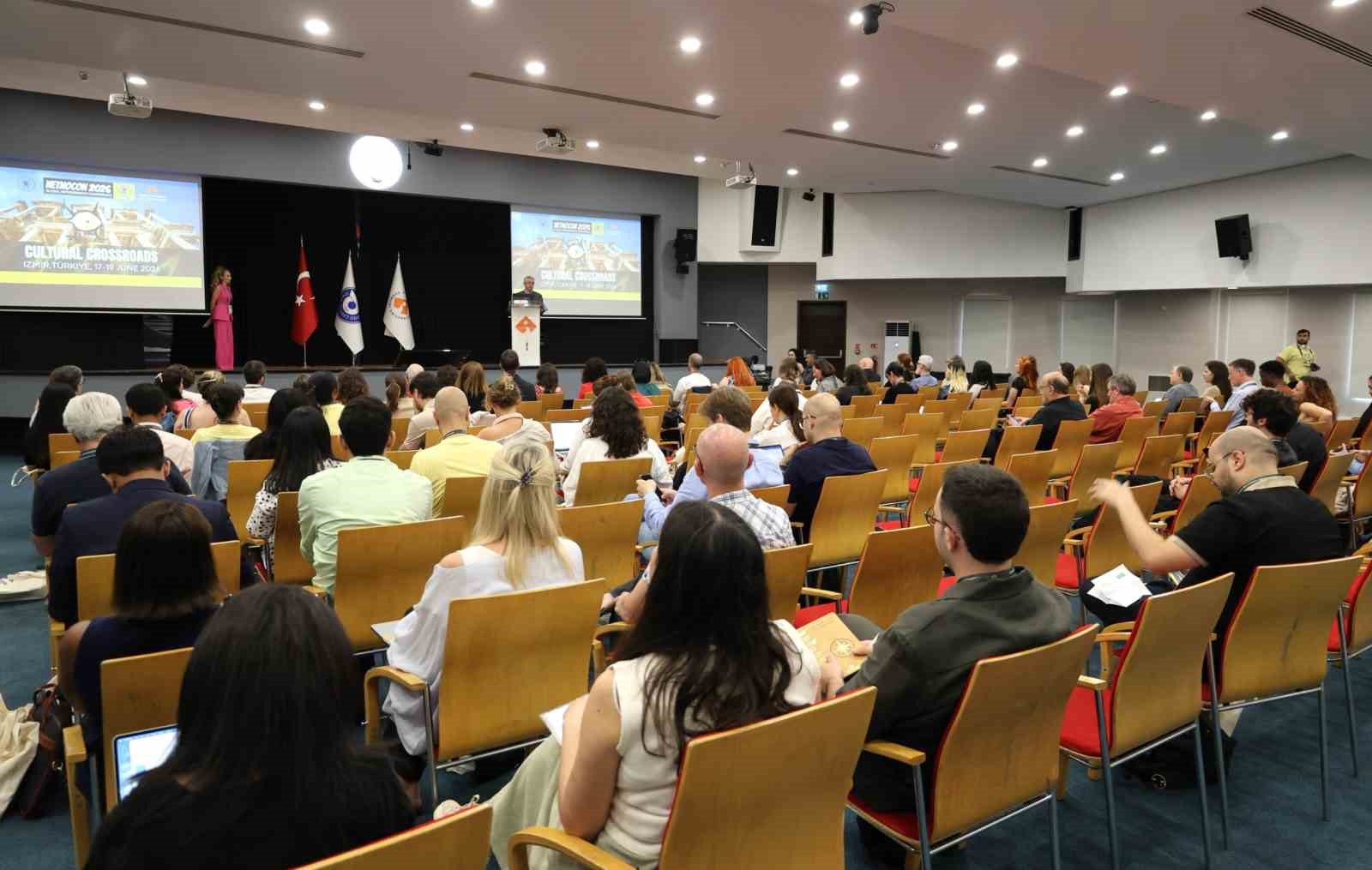 İzmir Ekonomi&rsquo;de &lsquo;kıtalar&rsquo; buluşması