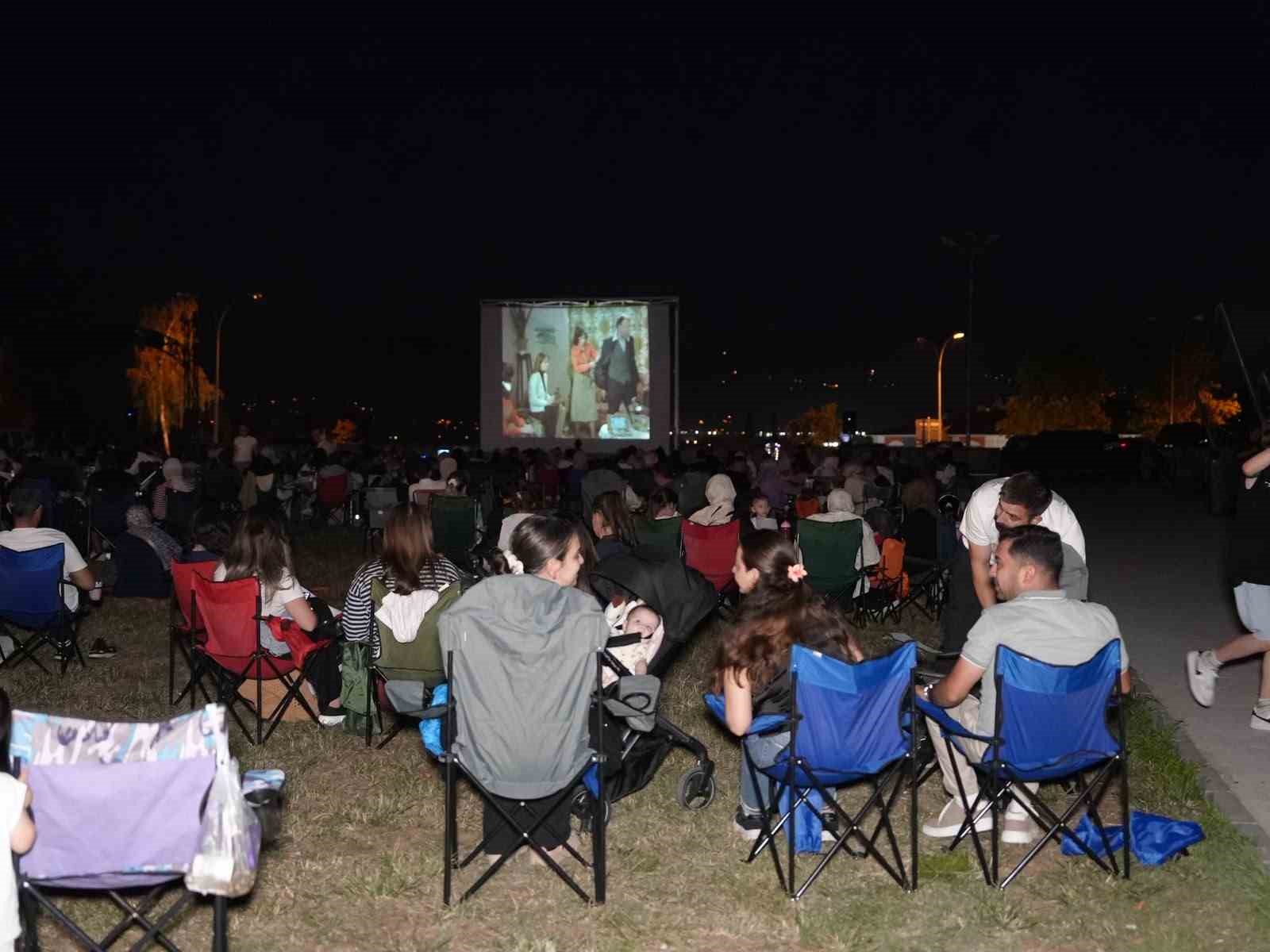 Düzce’de açık hava sinema akşamları başladı