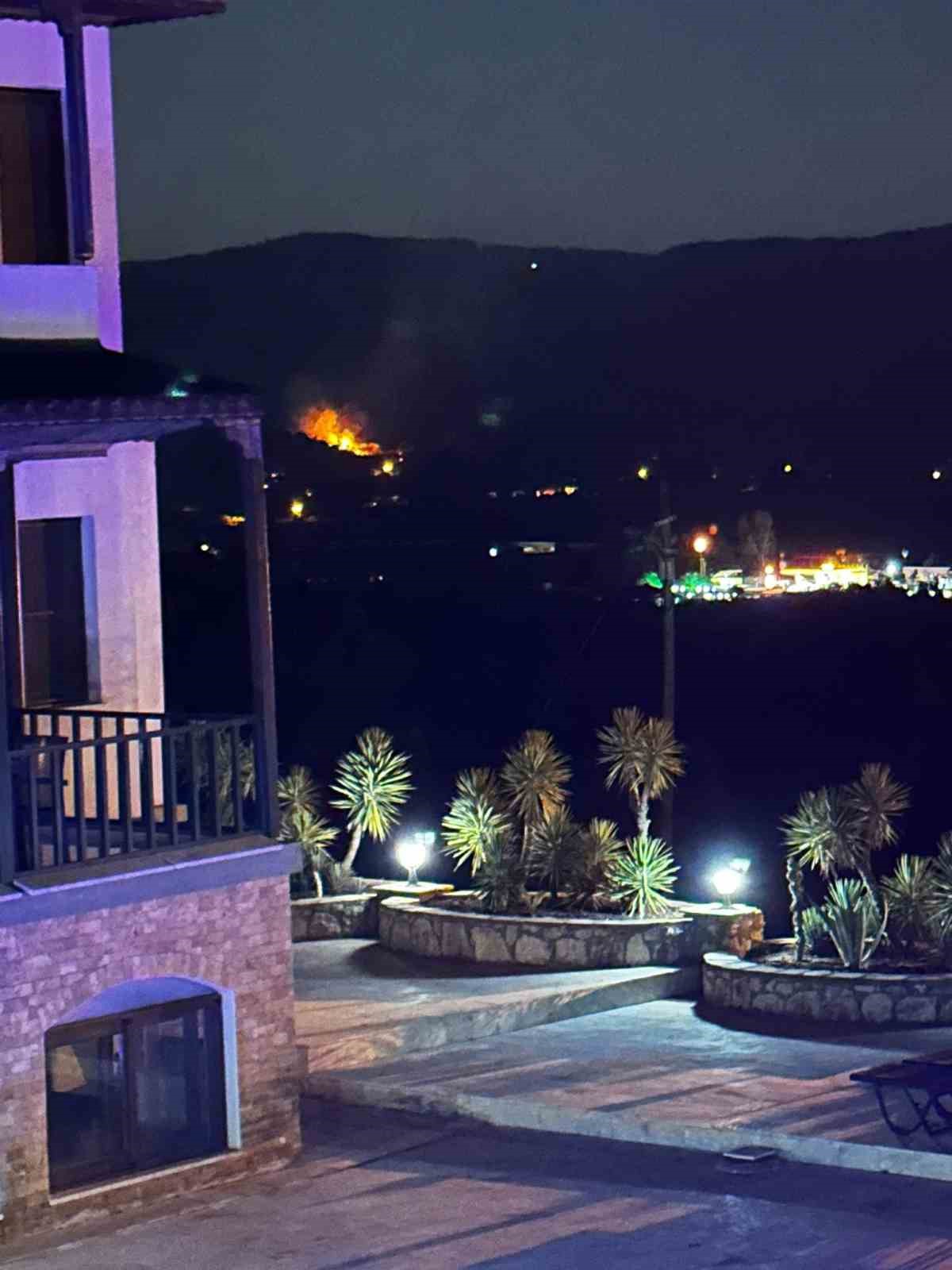 Muğla&rsquo;da arazi yangını: &Ccedil;ok sayıda ekip sevk edildi
