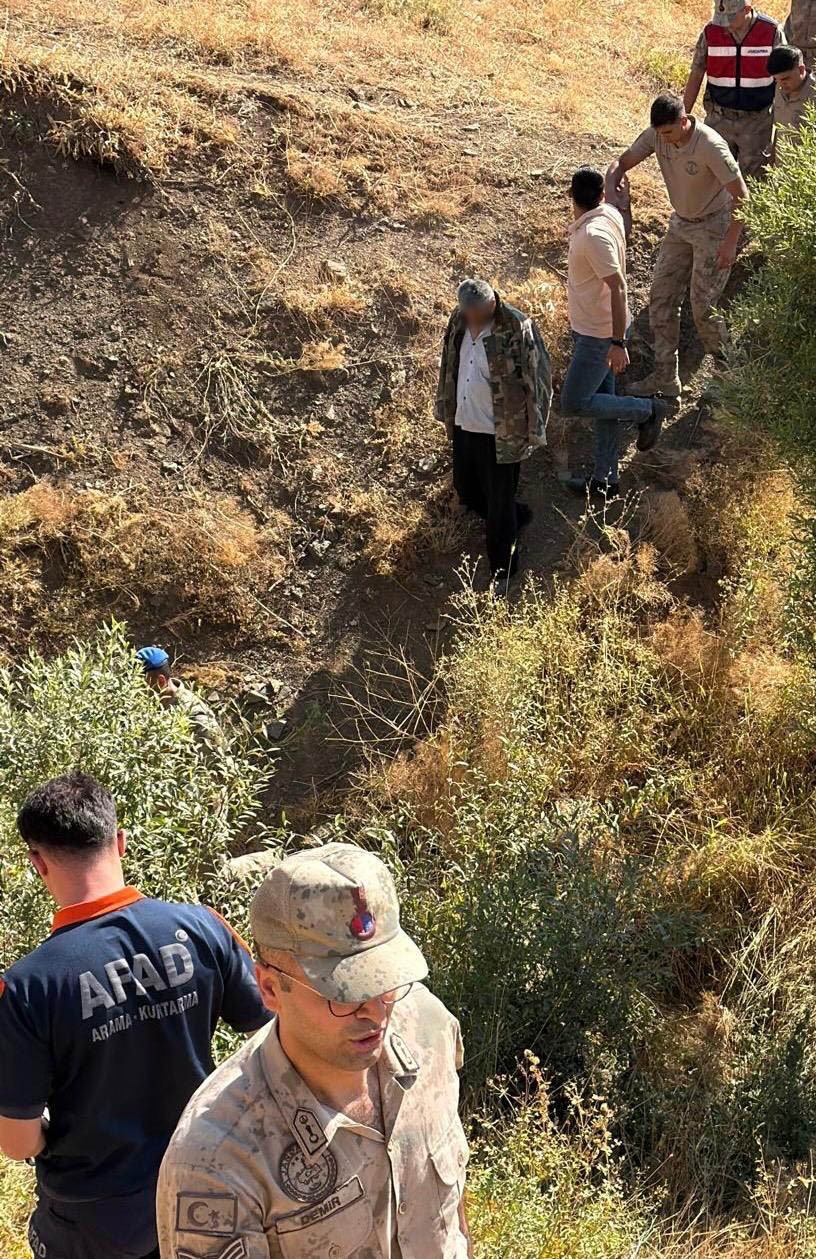 Pervari&rsquo;de kaybolan zihinsel engelli vatandaş kayalıklarda sağ bulundu
