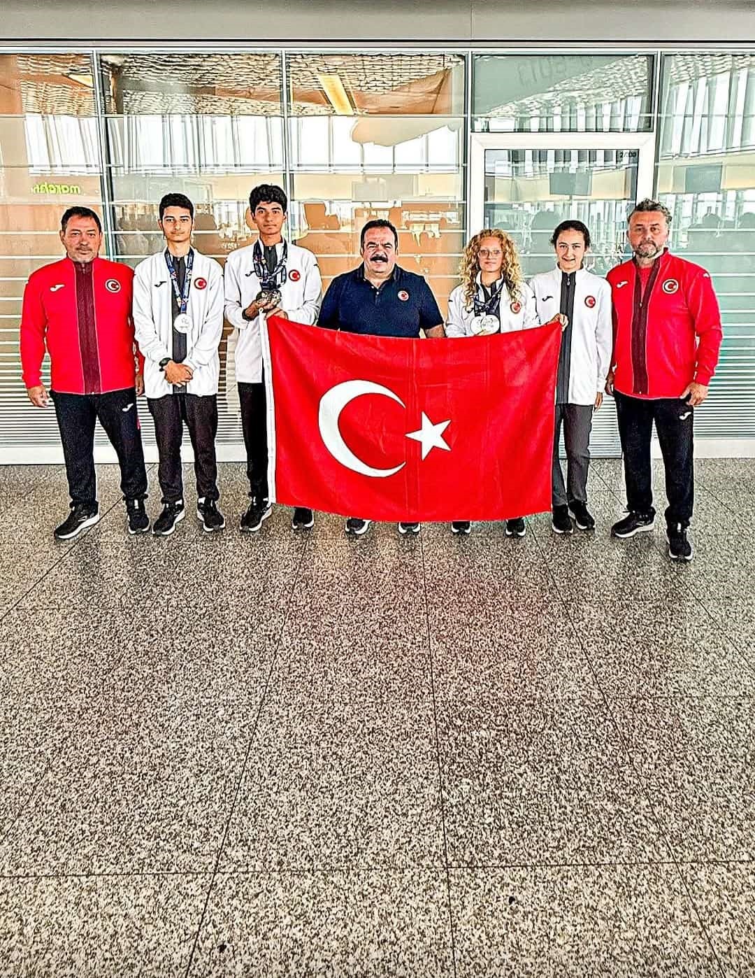 Antalyalı tenisçiden Avrupa Gençlik Oyunları’nda çifte gümüş madalya