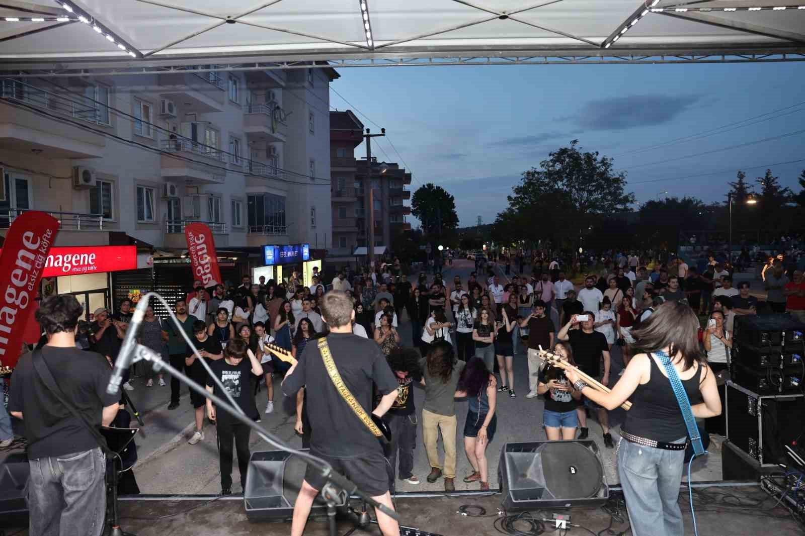 Nil&uuml;fer&rsquo;de Gen&ccedil;lik Festivali coşkusu