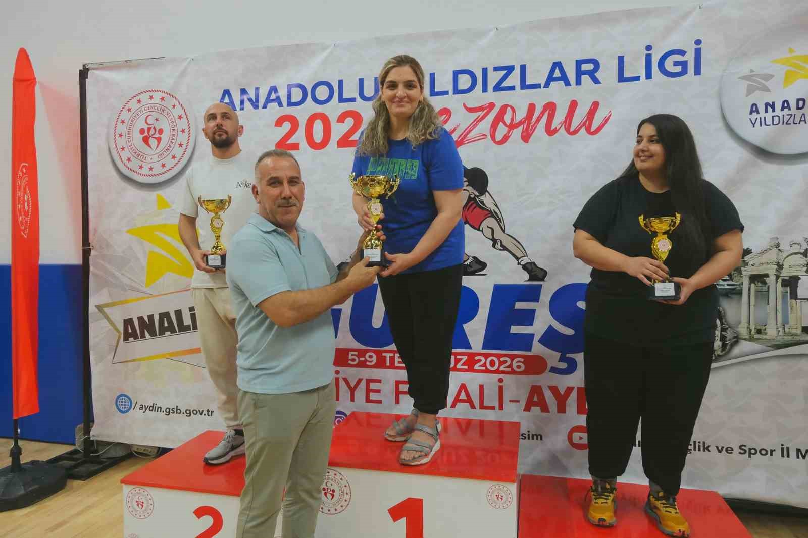 Türkiye’nin genç güreşçileri Aydın’da mindere çıktı